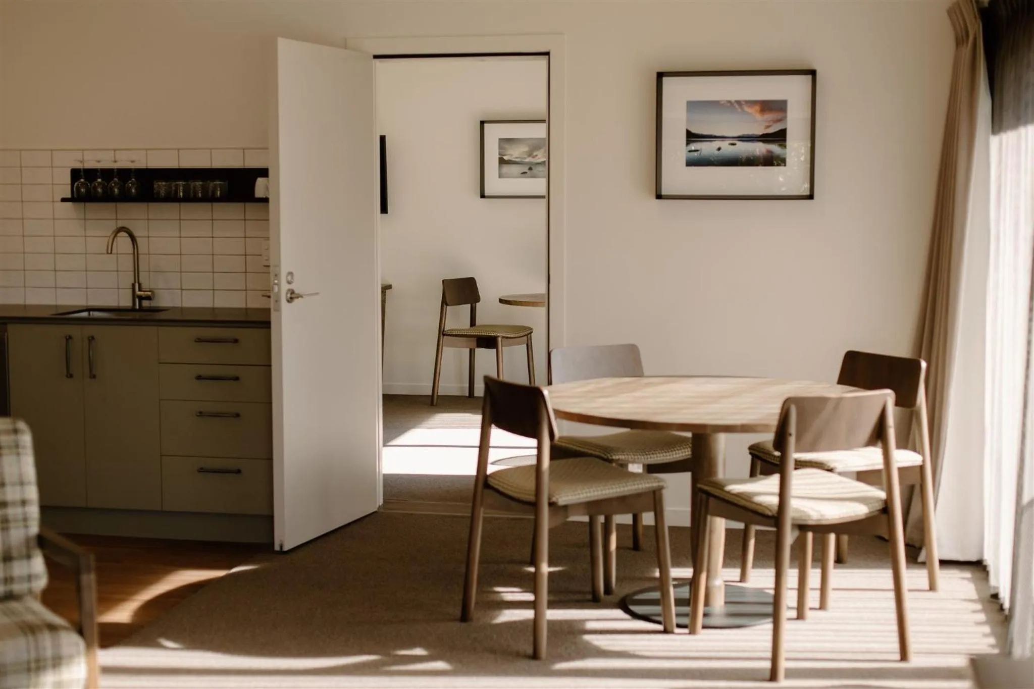 Kitchen or kitchenette in Edgewater Hotel