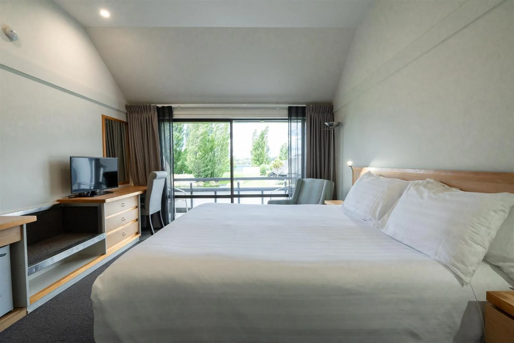 Bed in Edgewater Hotel