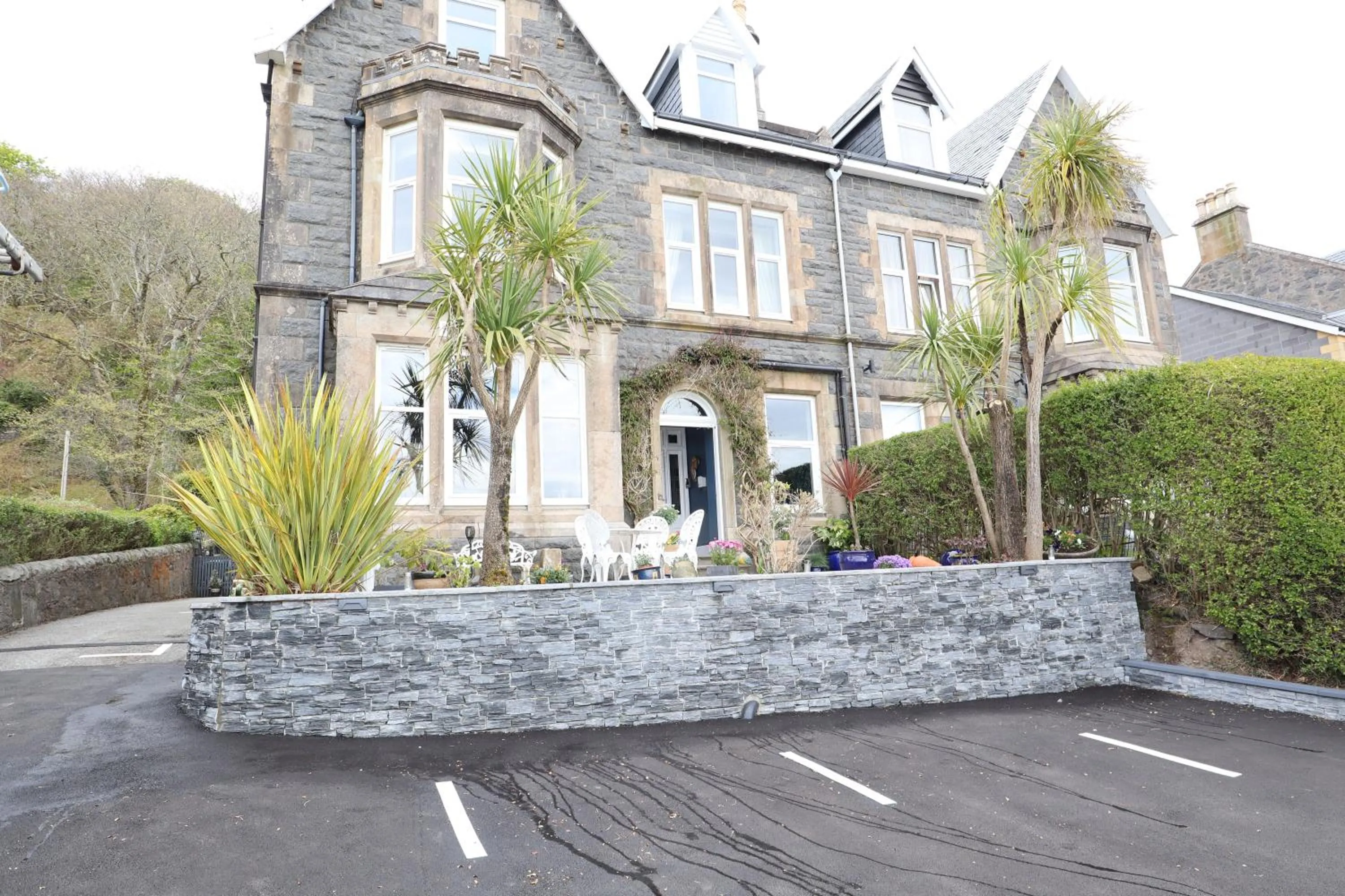 Facade/entrance in Alltavona House