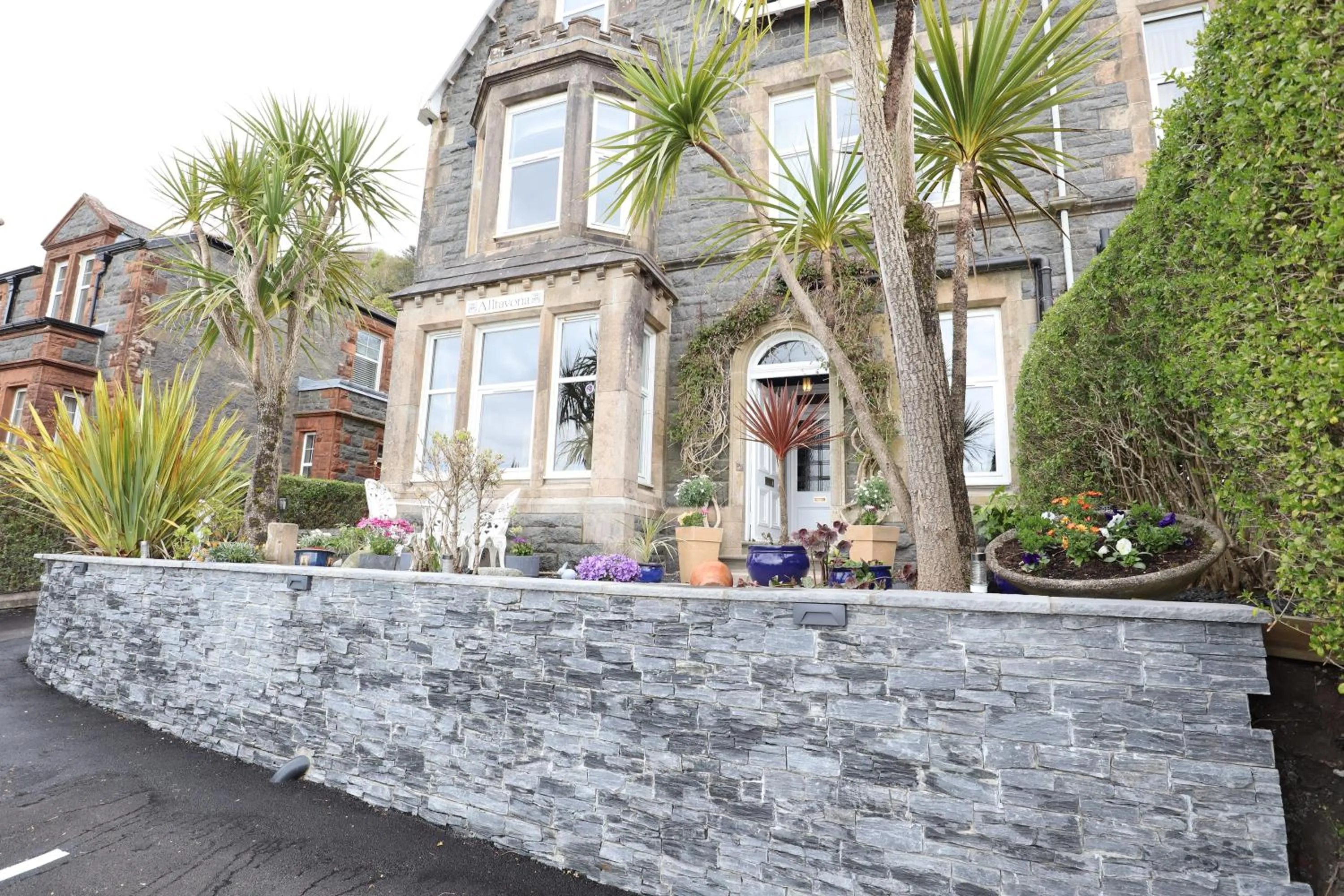 Facade/entrance in Alltavona House