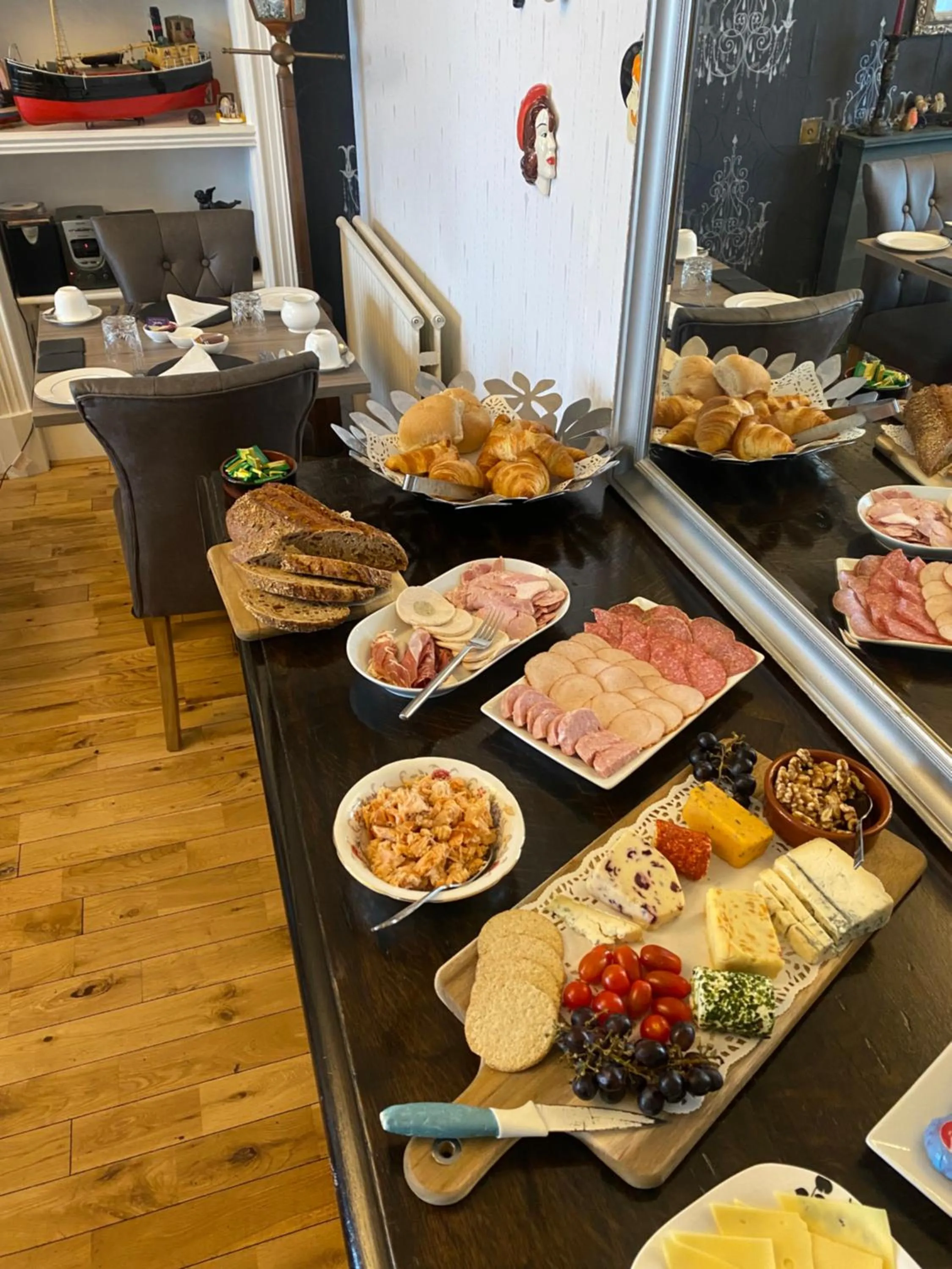 Food and drinks in Alltavona House