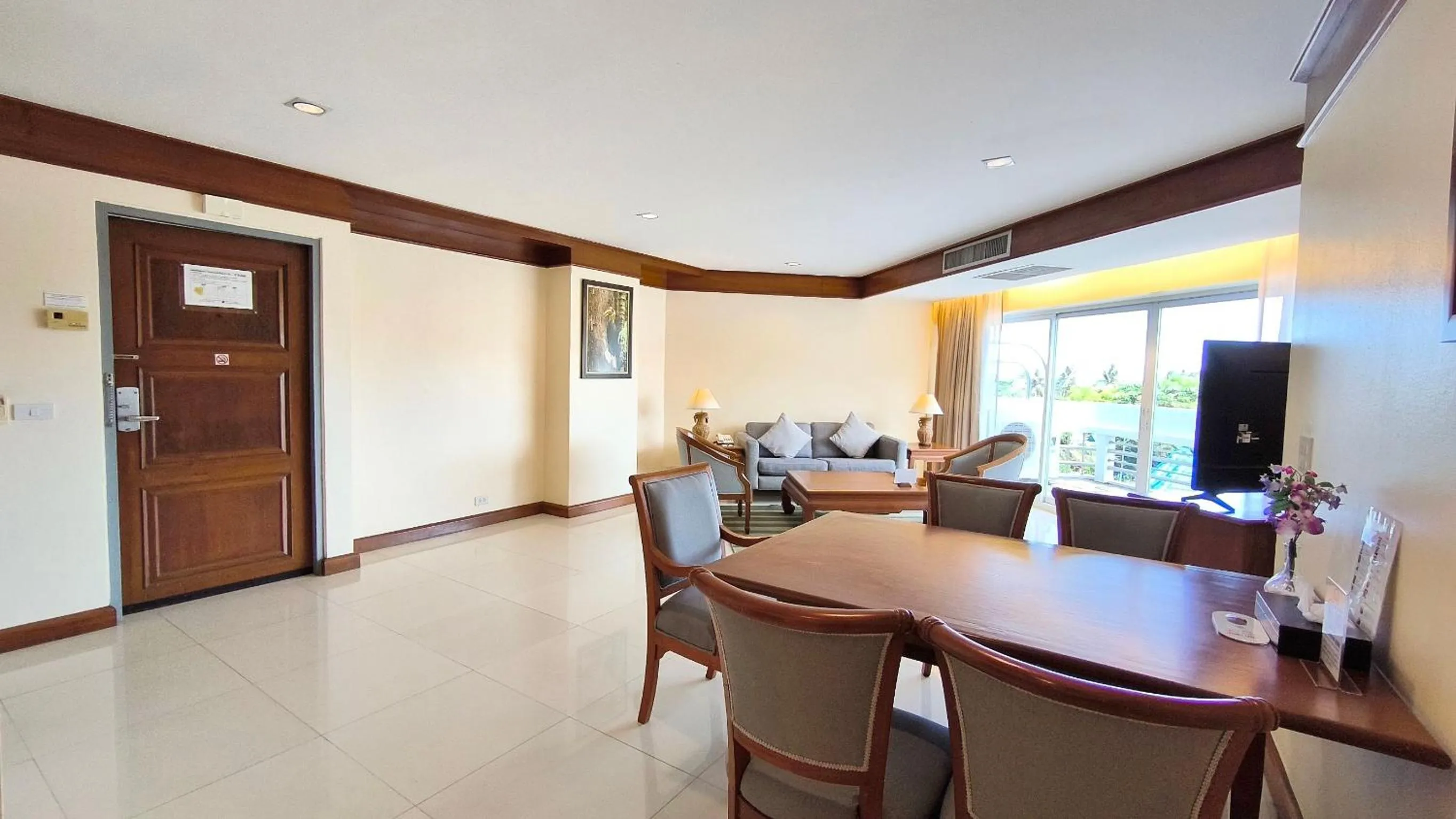 Dining area in Andaman Beach Suites Hotel, Patong Phuket