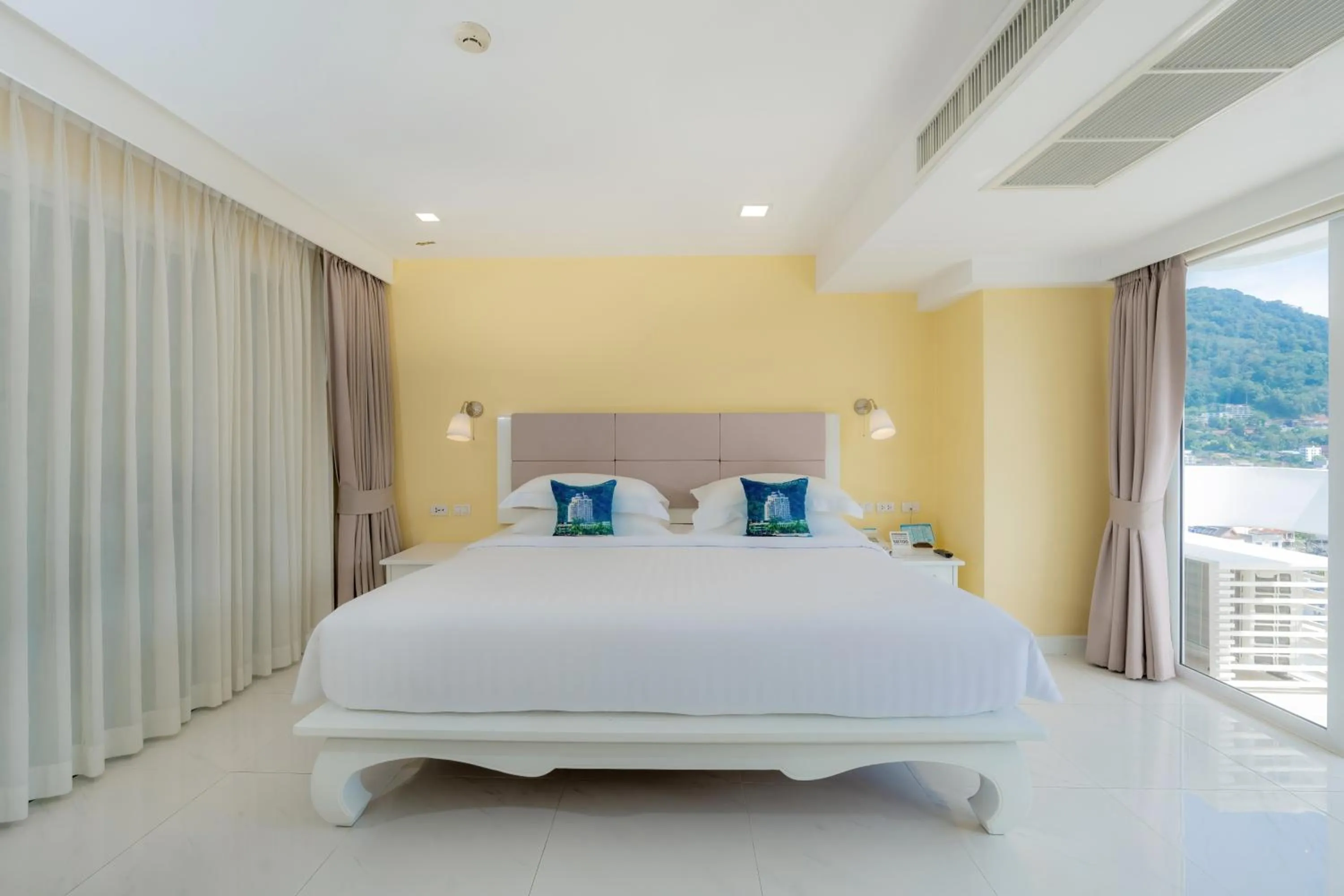 Bedroom, Bed in Andaman Beach Suites Hotel, Patong Phuket