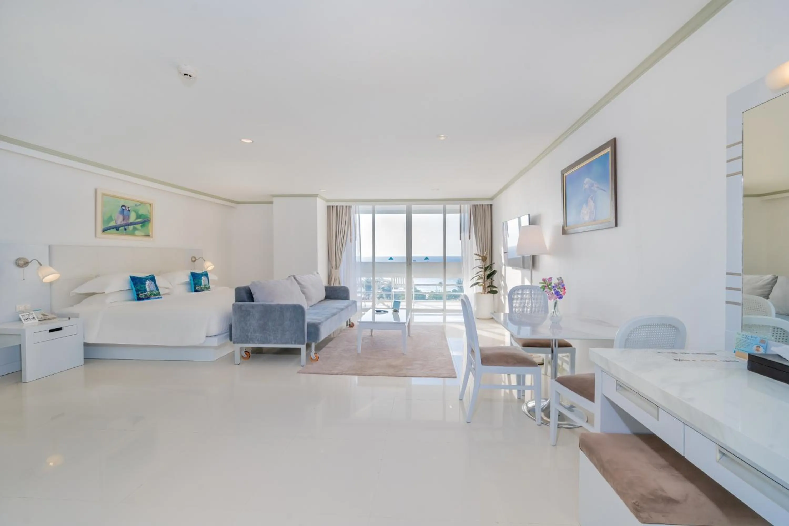 Living room in Andaman Beach Suites Hotel, Patong Phuket