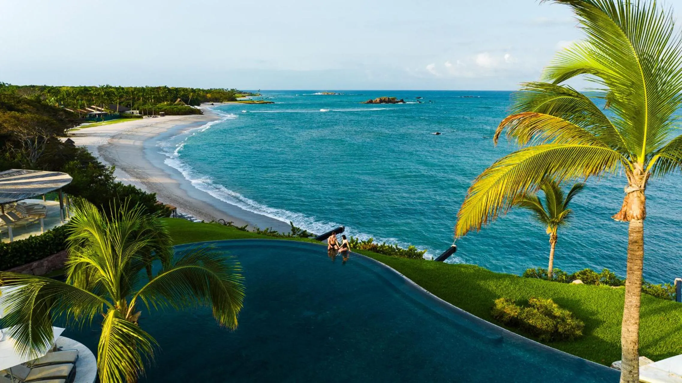 Swimming pool in Four Seasons Resort Punta Mita