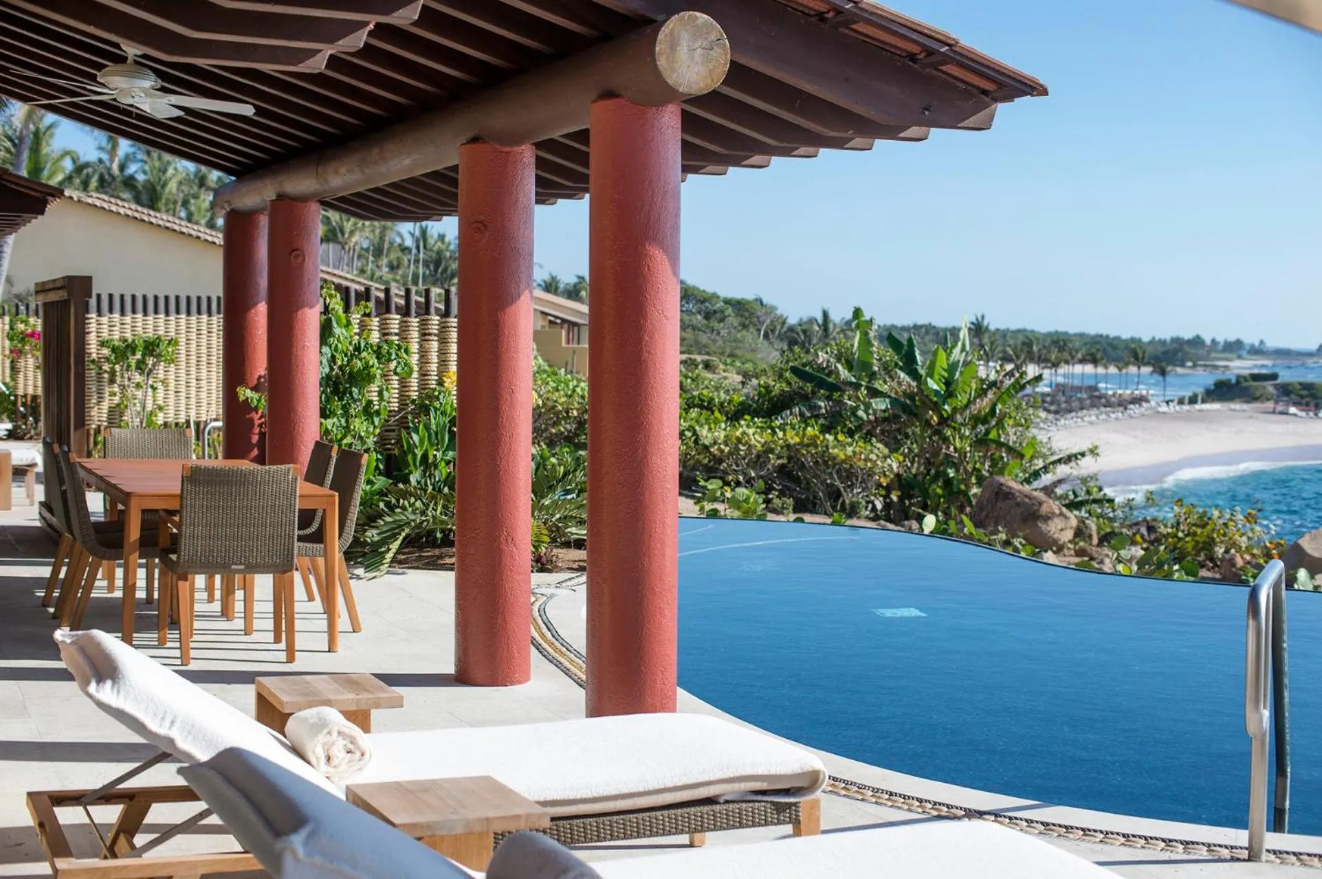 Swimming pool in Four Seasons Resort Punta Mita