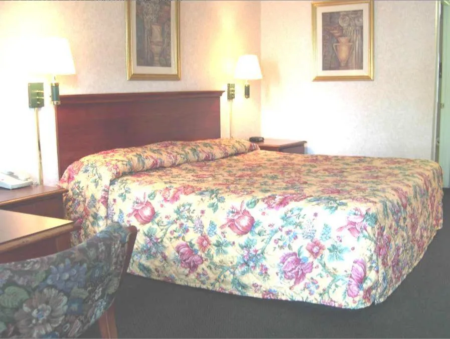 Bed in America's Best Inn & Suites - Decatur