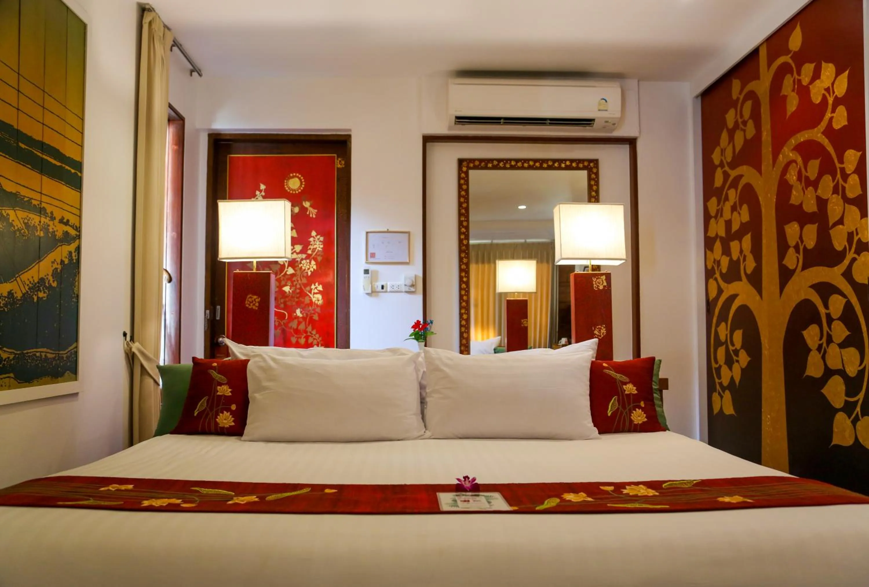 Bed in Mom Tri's Villa Royale - SHA Plus