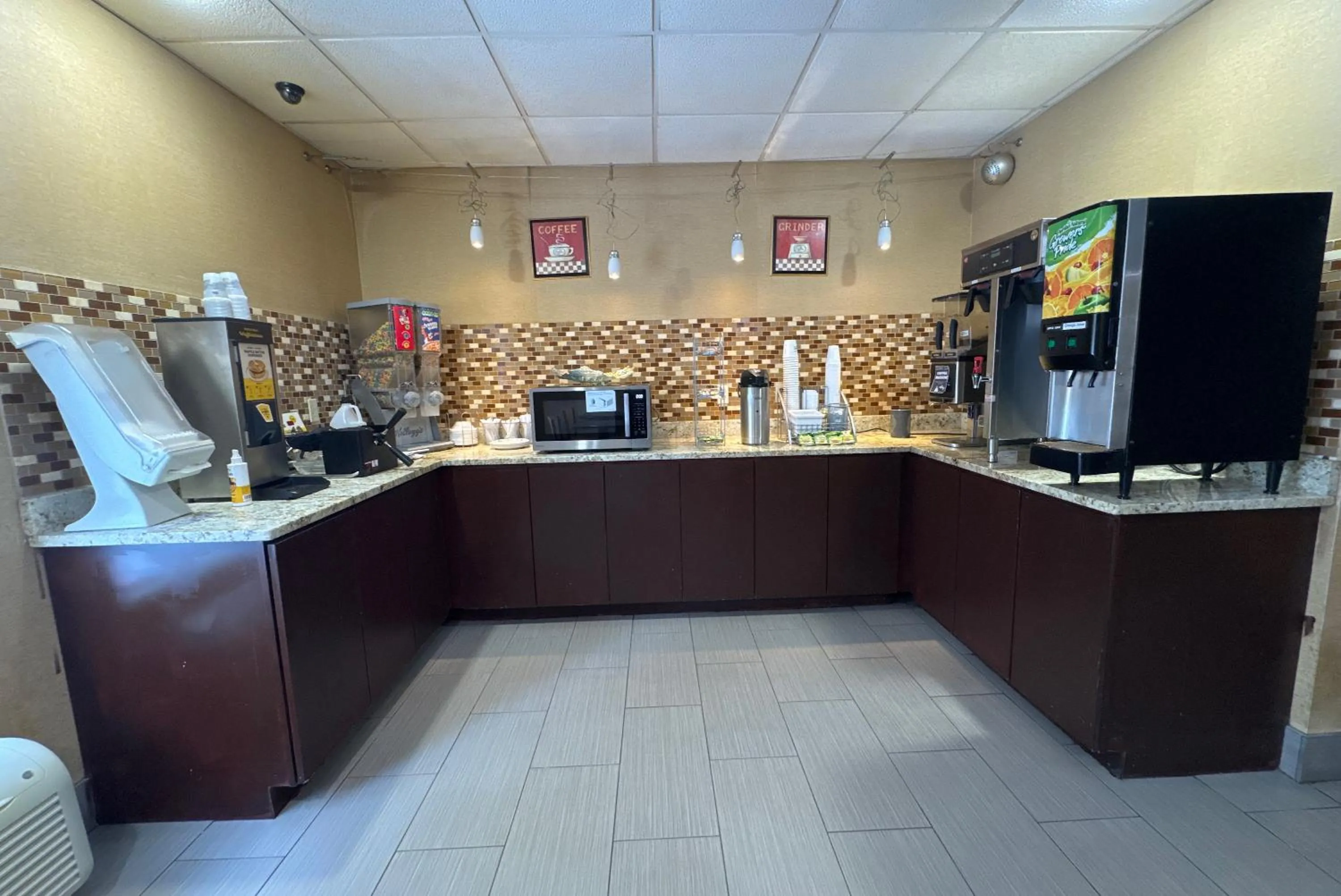 Super 8 by Wyndham Mars/Cranberry/Pittsburgh Area