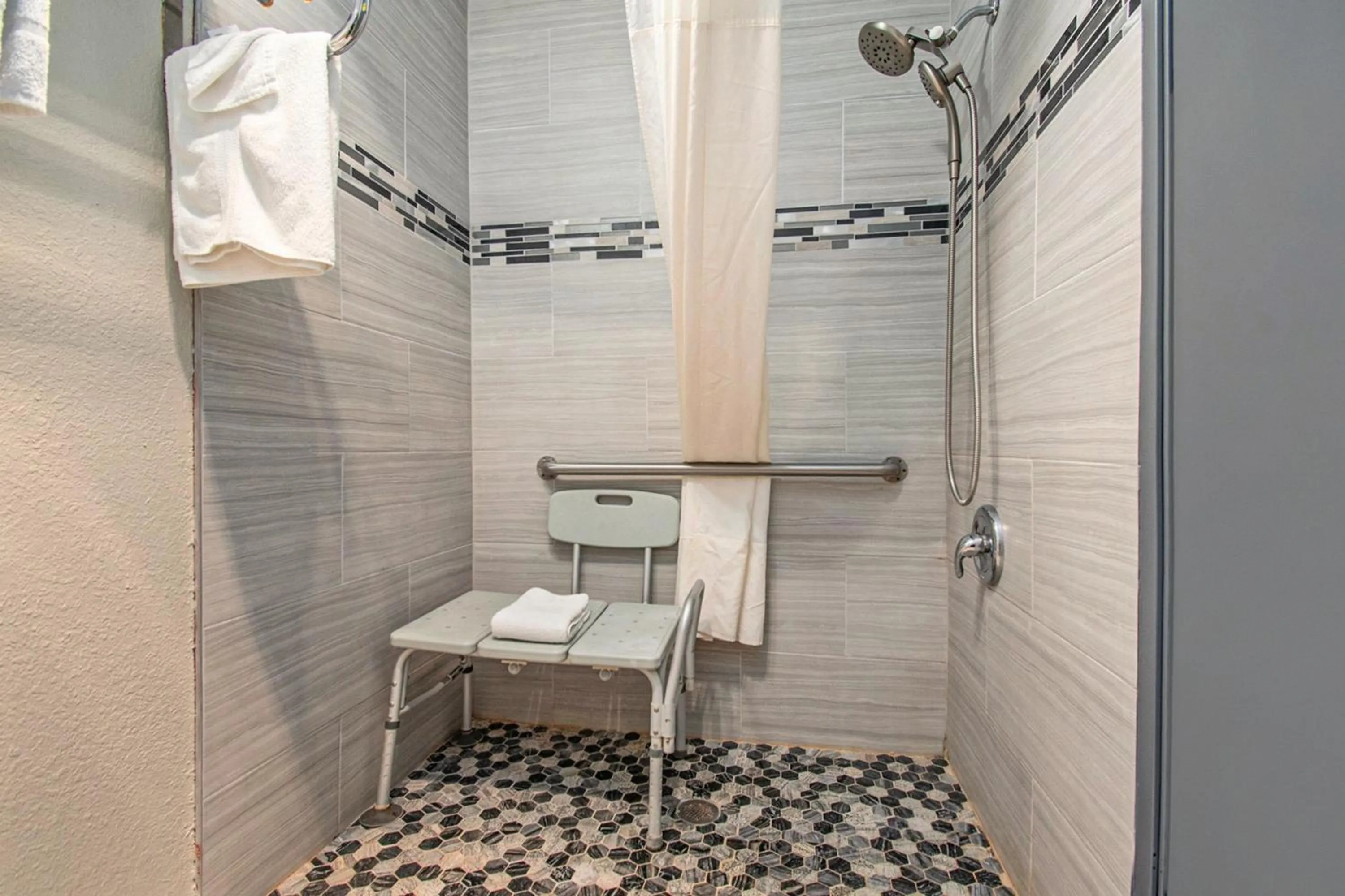 Bath in Days Inn & Suites by Wyndham Mt Pleasant