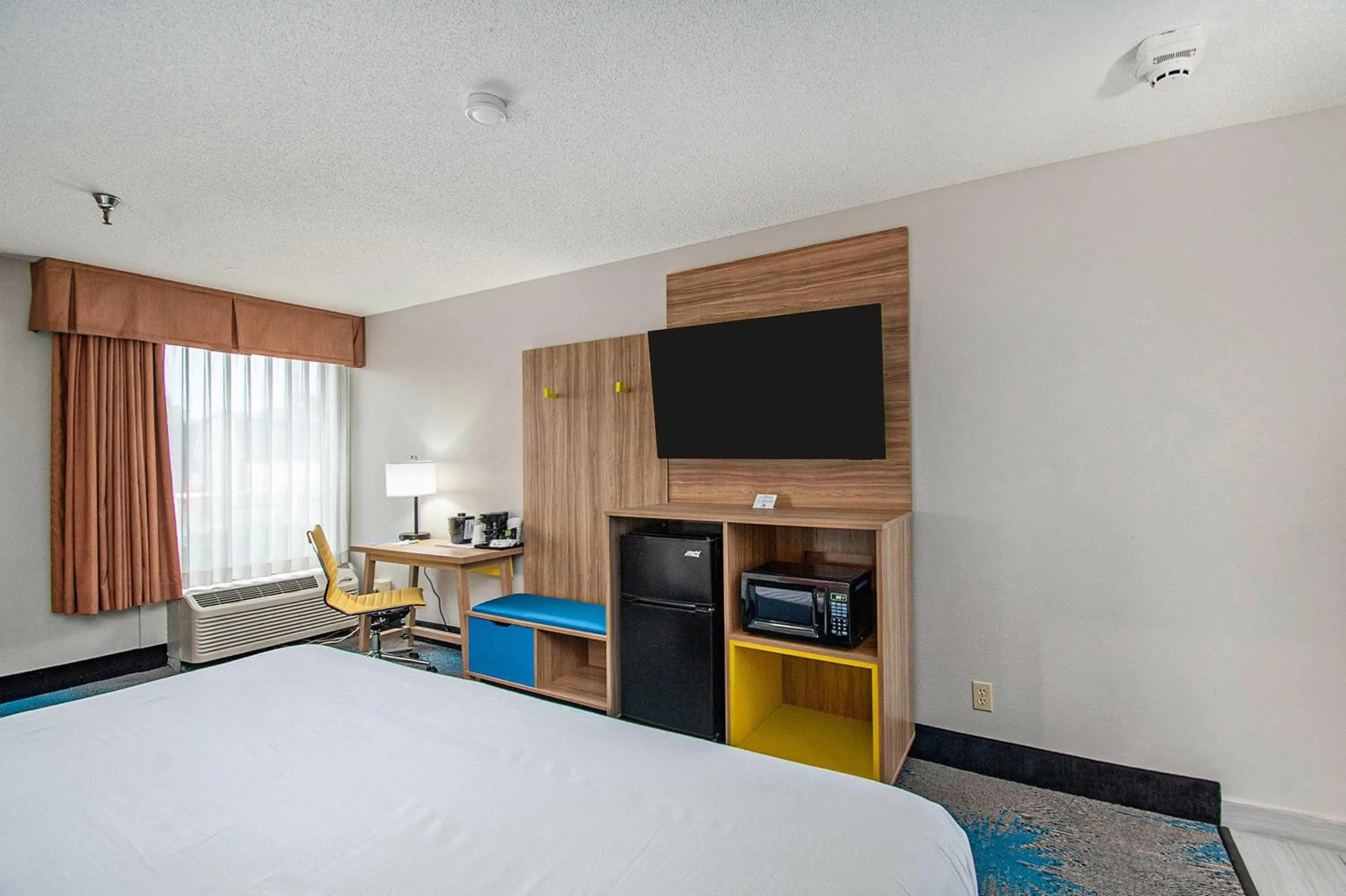 Bedroom, Bed in Days Inn & Suites by Wyndham Mt Pleasant