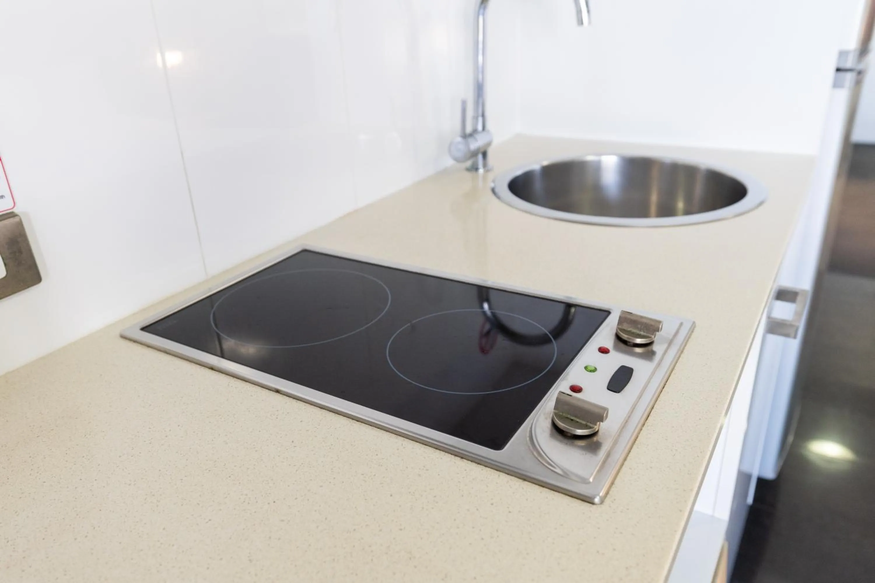 Kitchen or kitchenette in Oaks Townsville Hotel