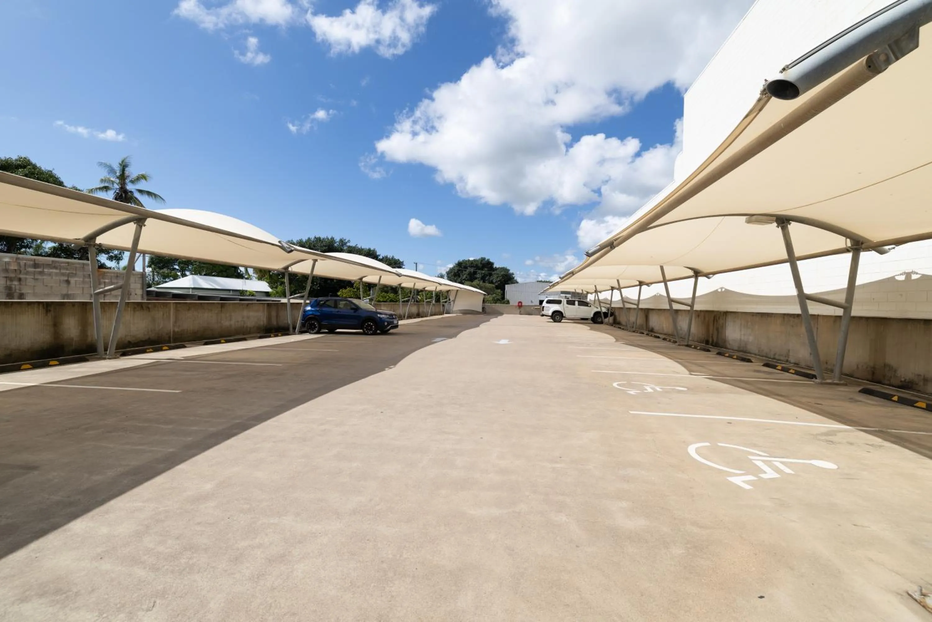 Parking in Oaks Townsville Hotel