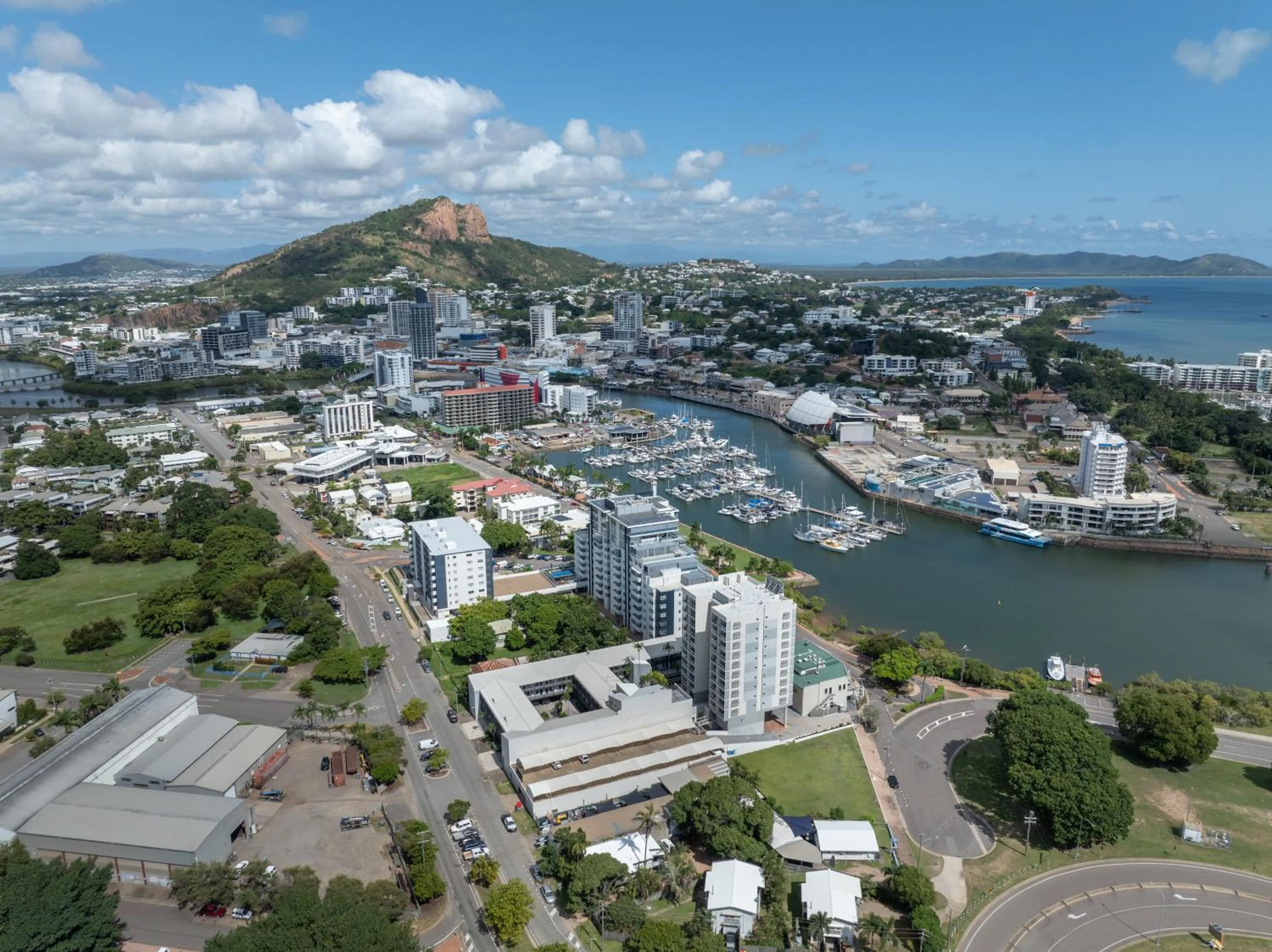 Property building in Oaks Townsville Hotel