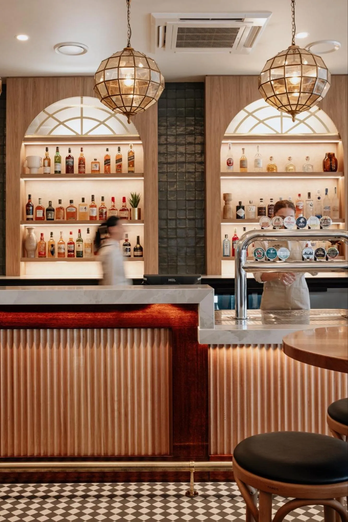 Restaurant/places to eat in Oaks Townsville Hotel