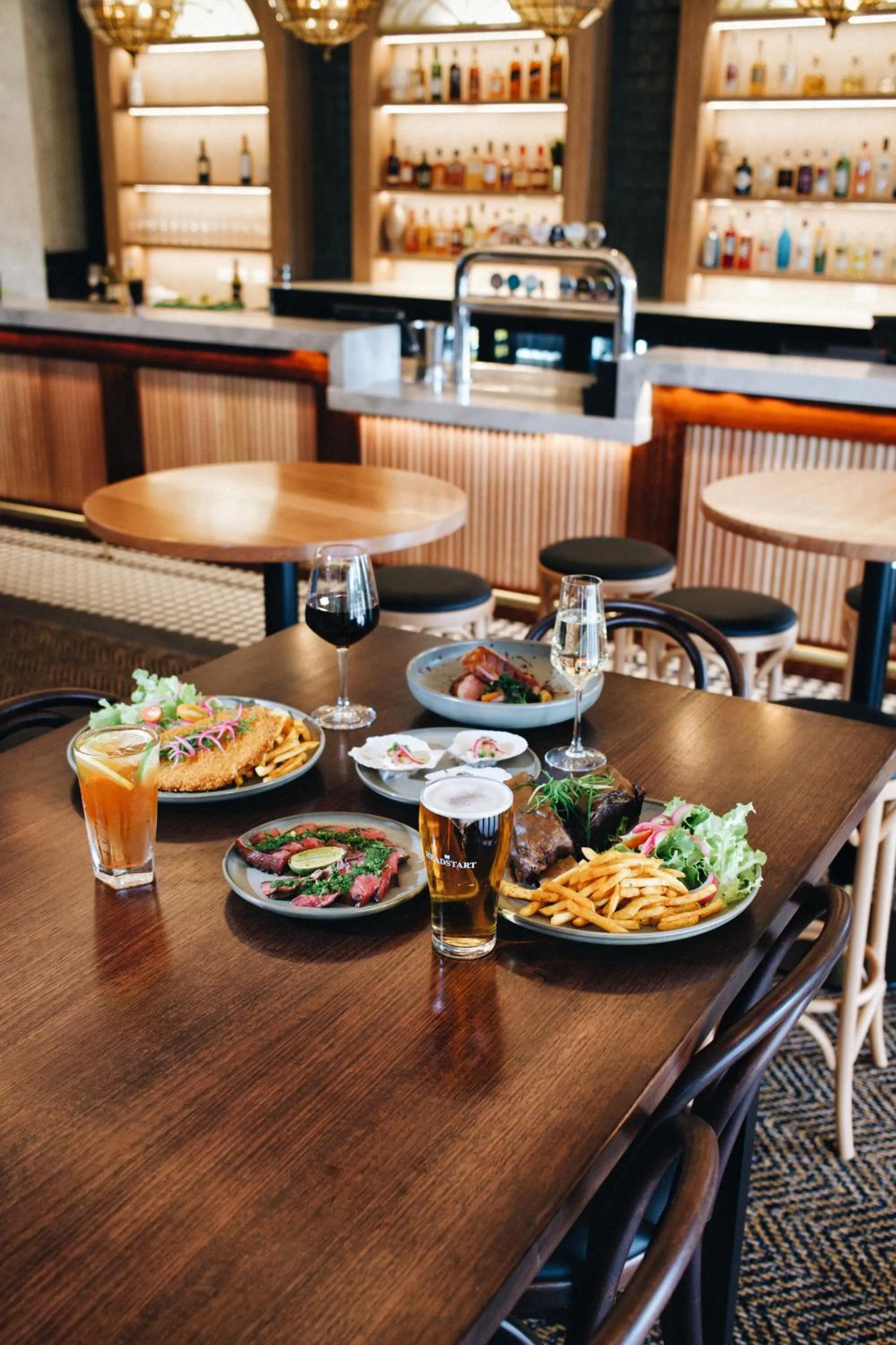 Restaurant/places to eat in Oaks Townsville Hotel