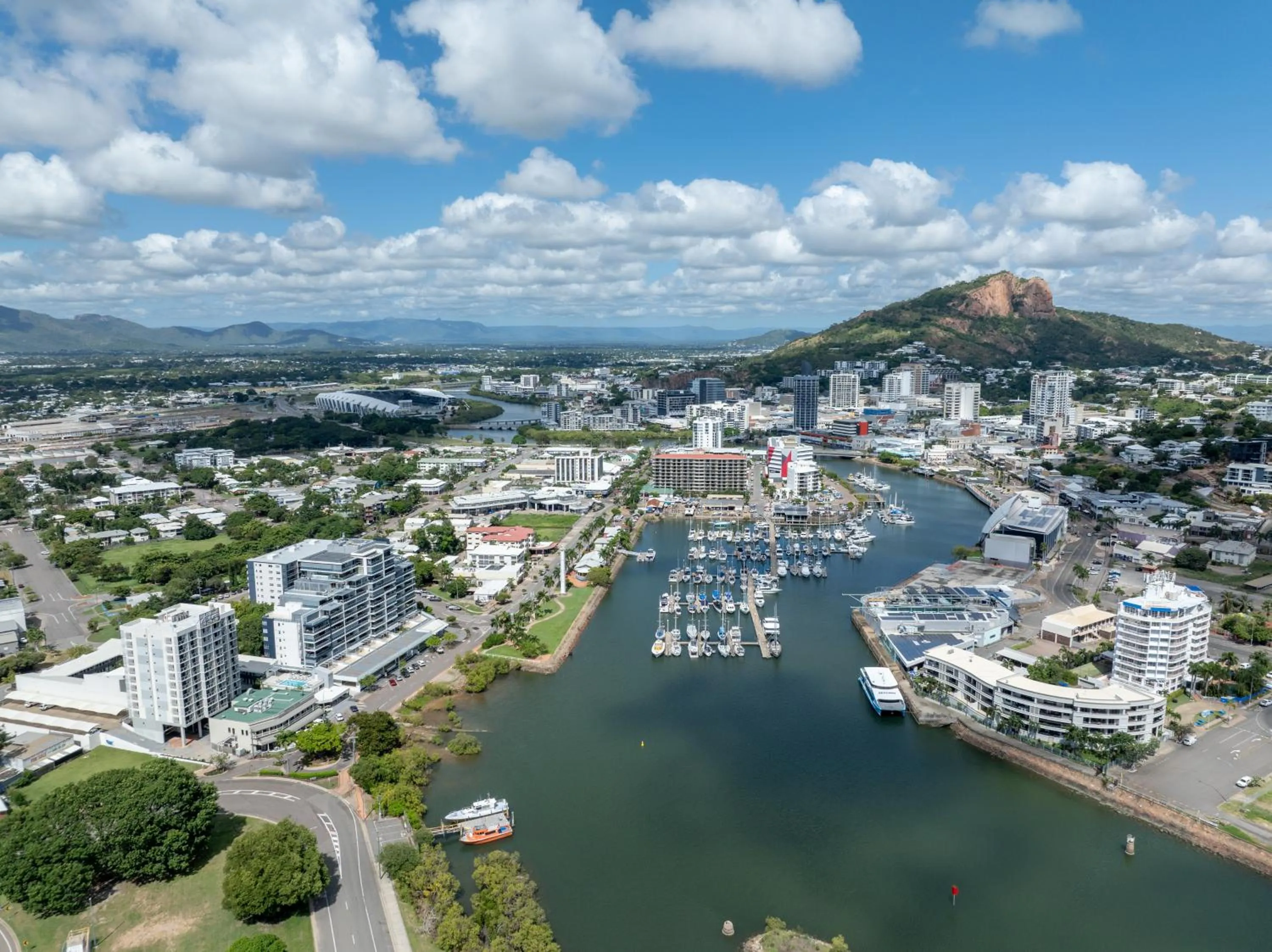 Property building in Oaks Townsville Hotel