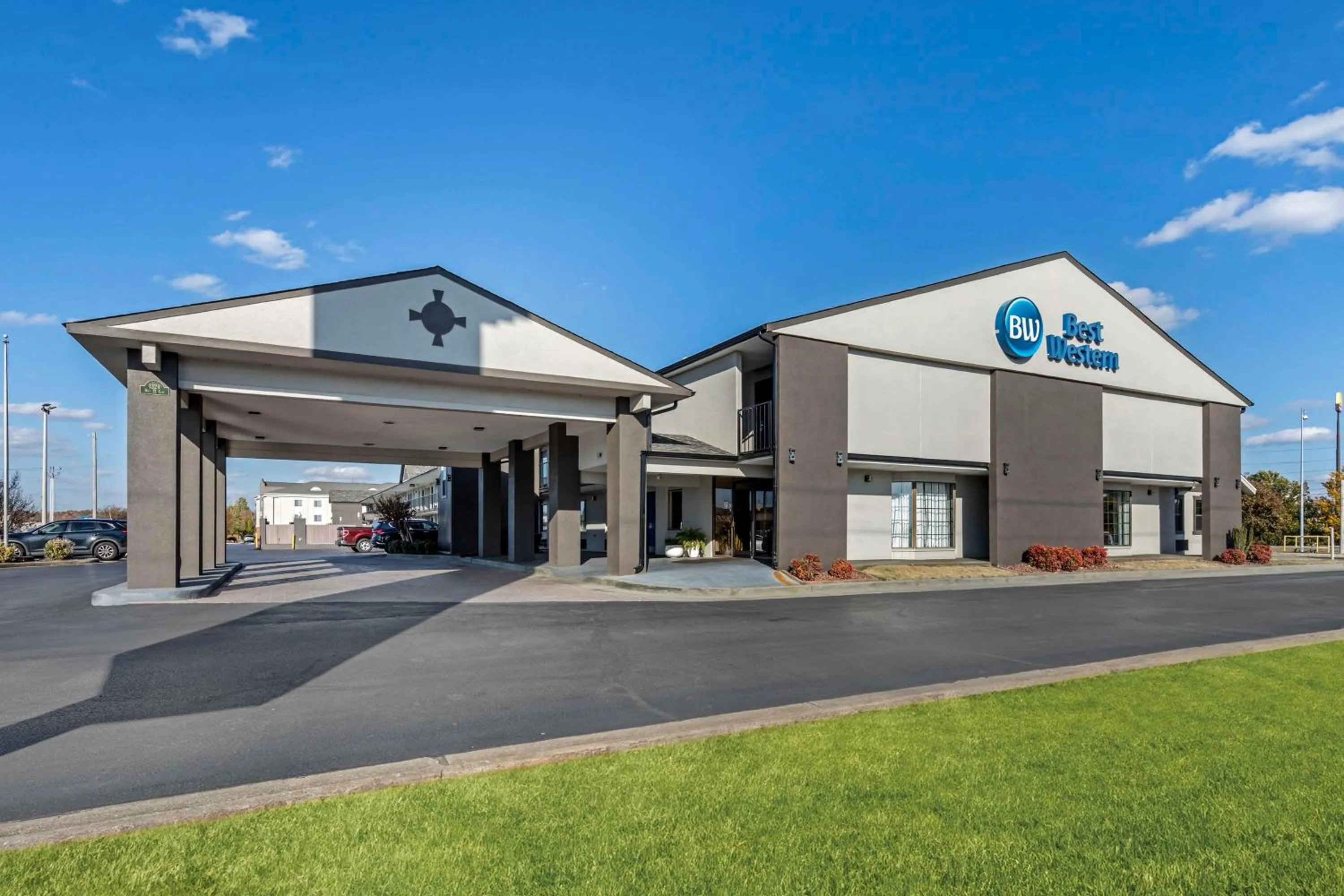 Property building in Best Western Athens Inn