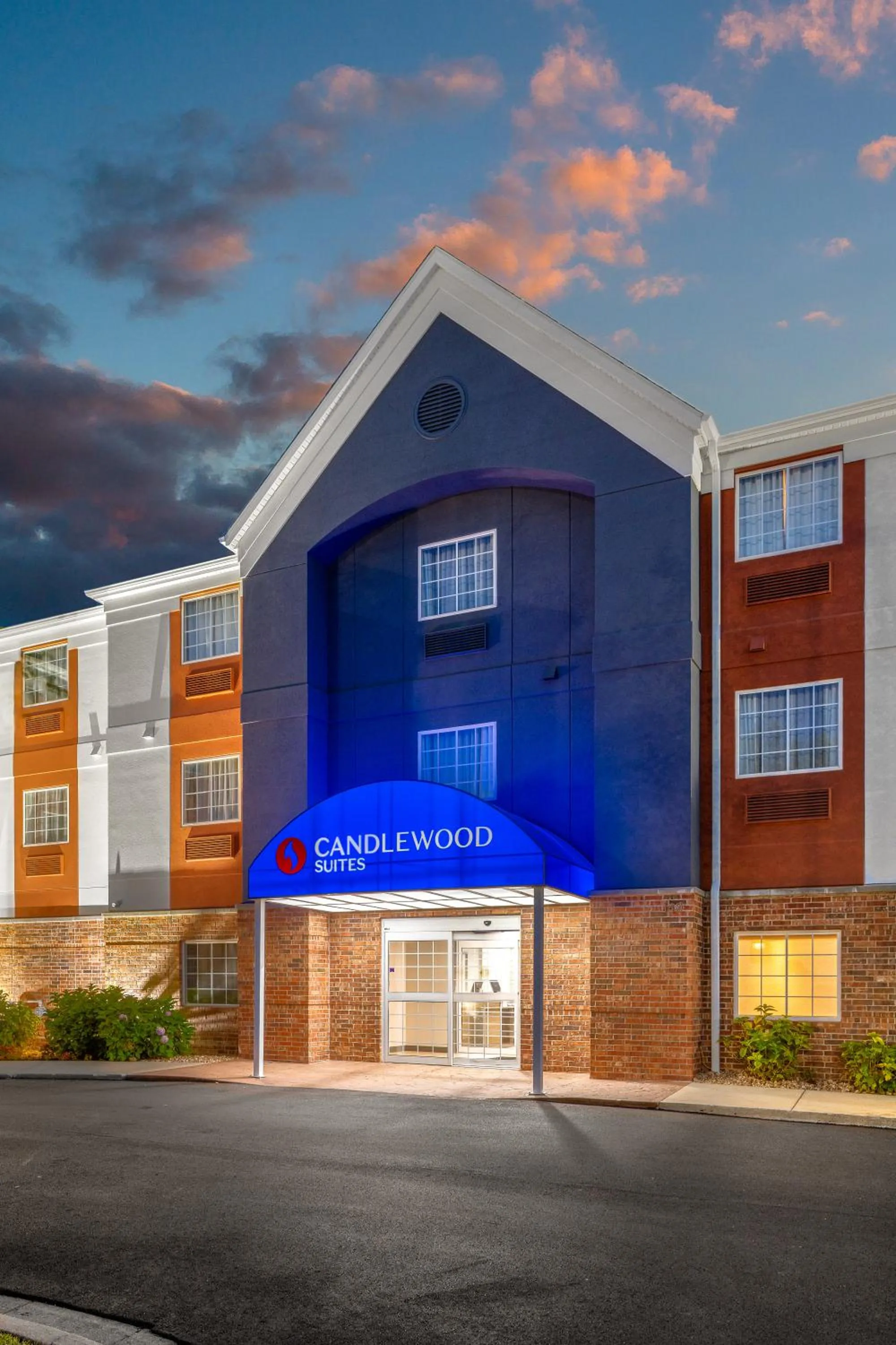 Property building in Candlewood Suites St. Robert by IHG