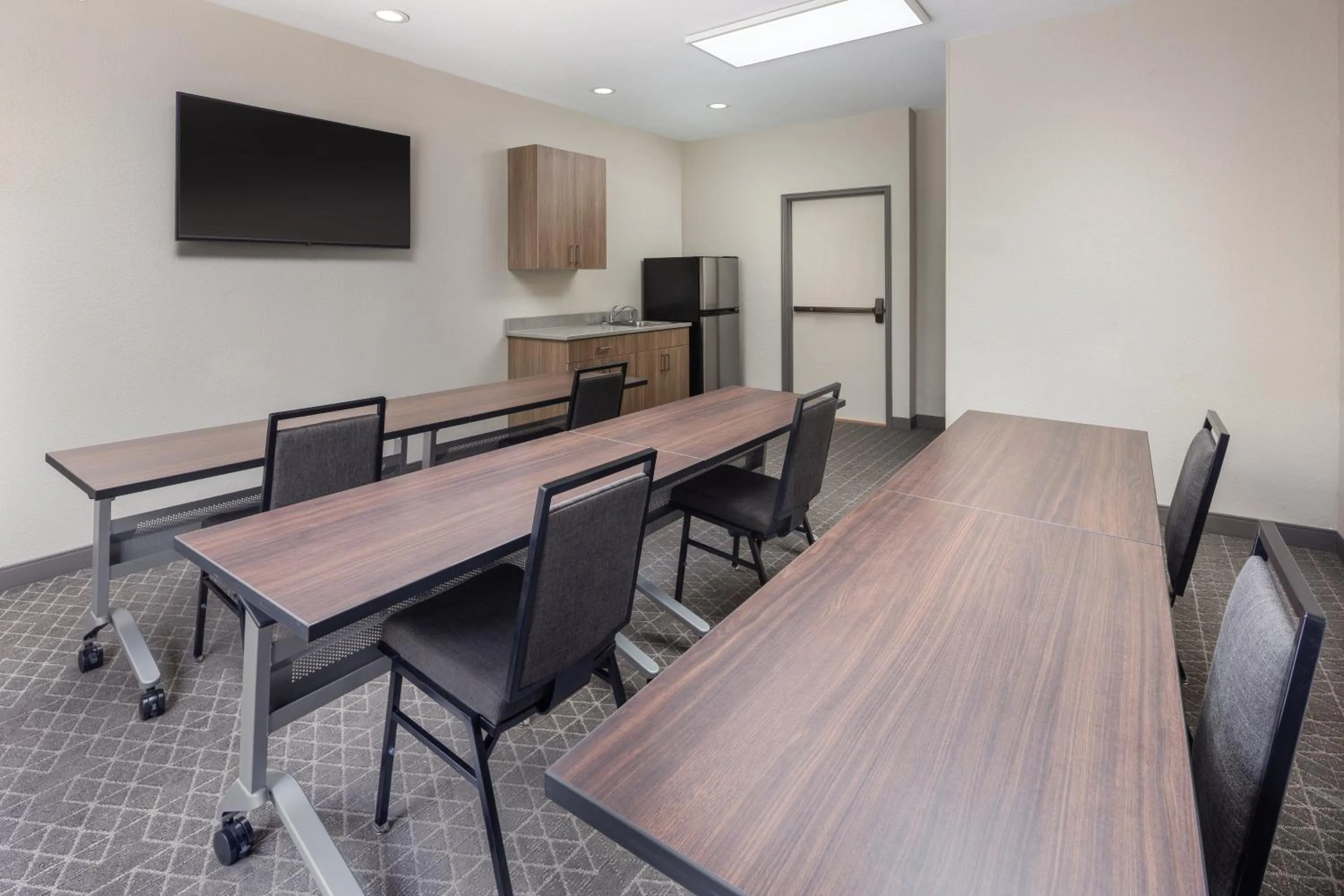 Meeting/conference room in Candlewood Suites St. Robert by IHG