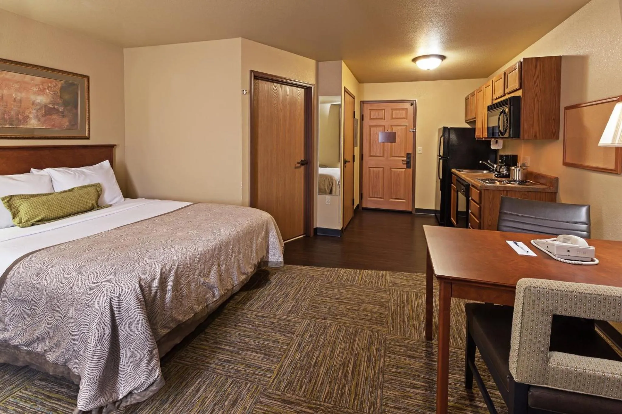 Photo of the whole room, Bed in Candlewood Suites St. Robert by IHG