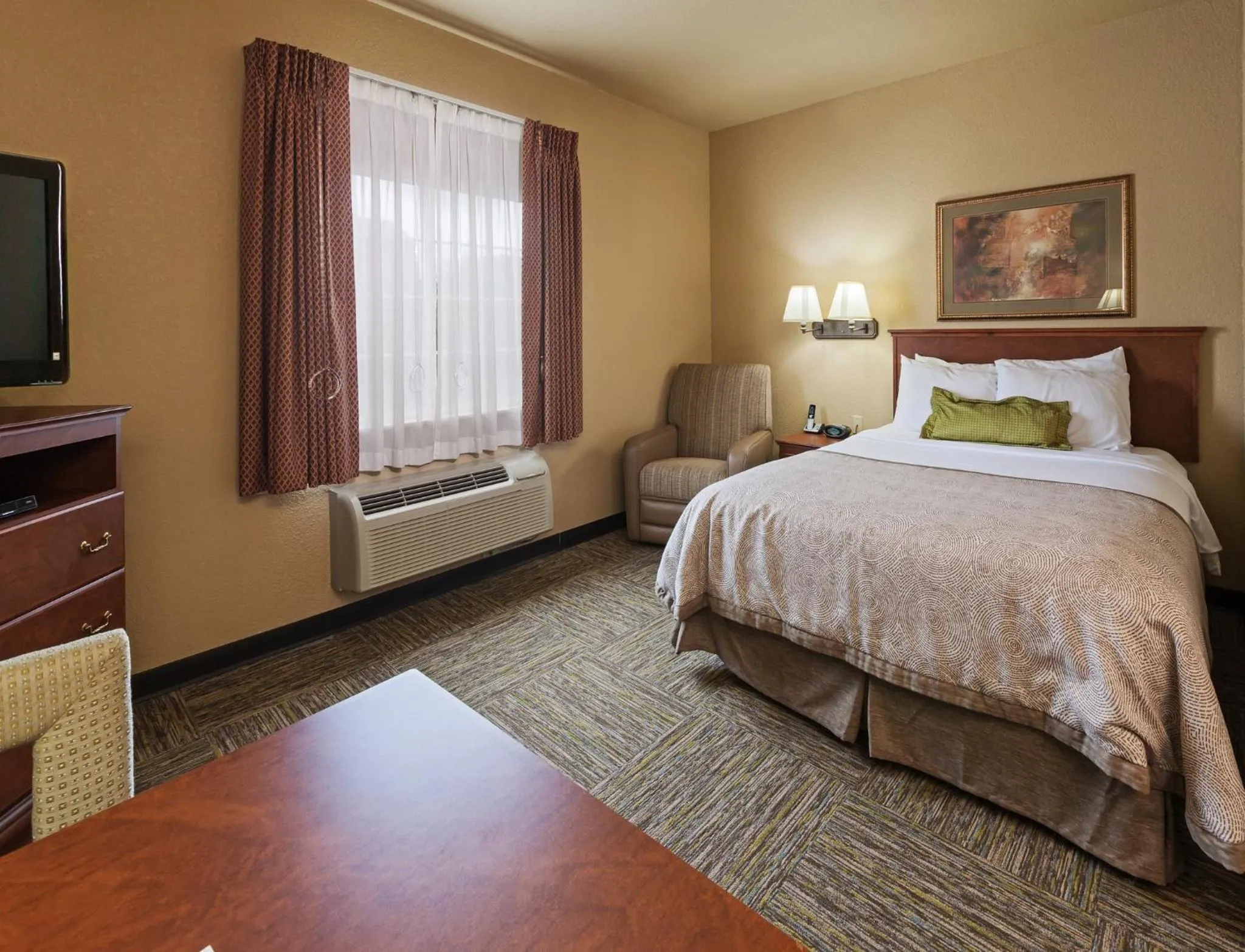 Photo of the whole room, Bed in Candlewood Suites St. Robert by IHG