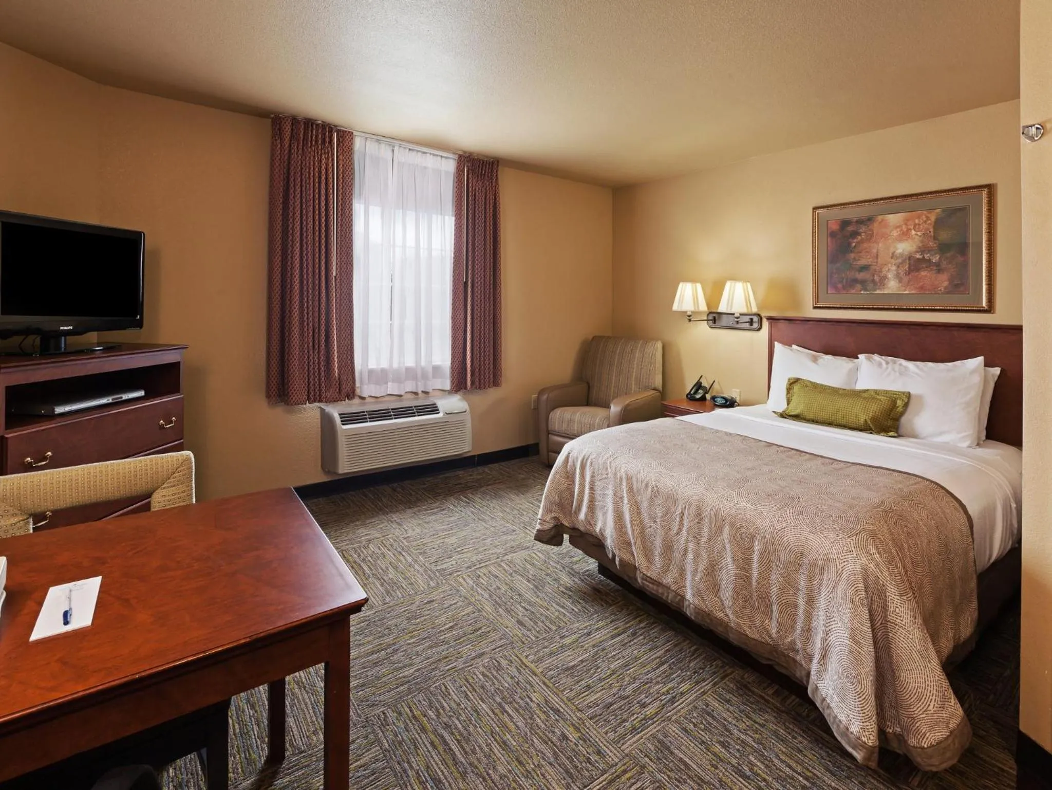Photo of the whole room, Bed in Candlewood Suites St. Robert by IHG