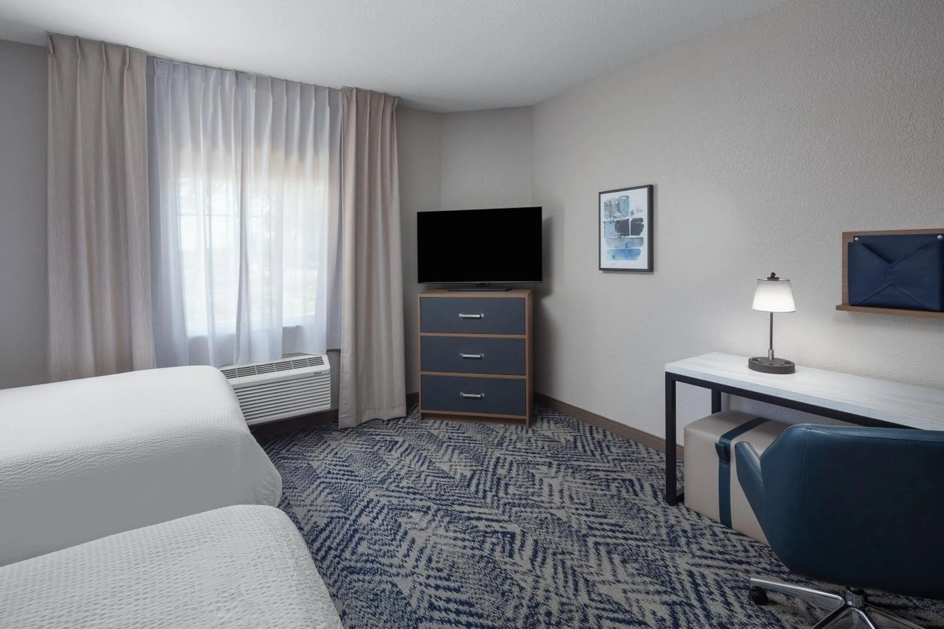 Bed in Candlewood Suites St. Robert by IHG
