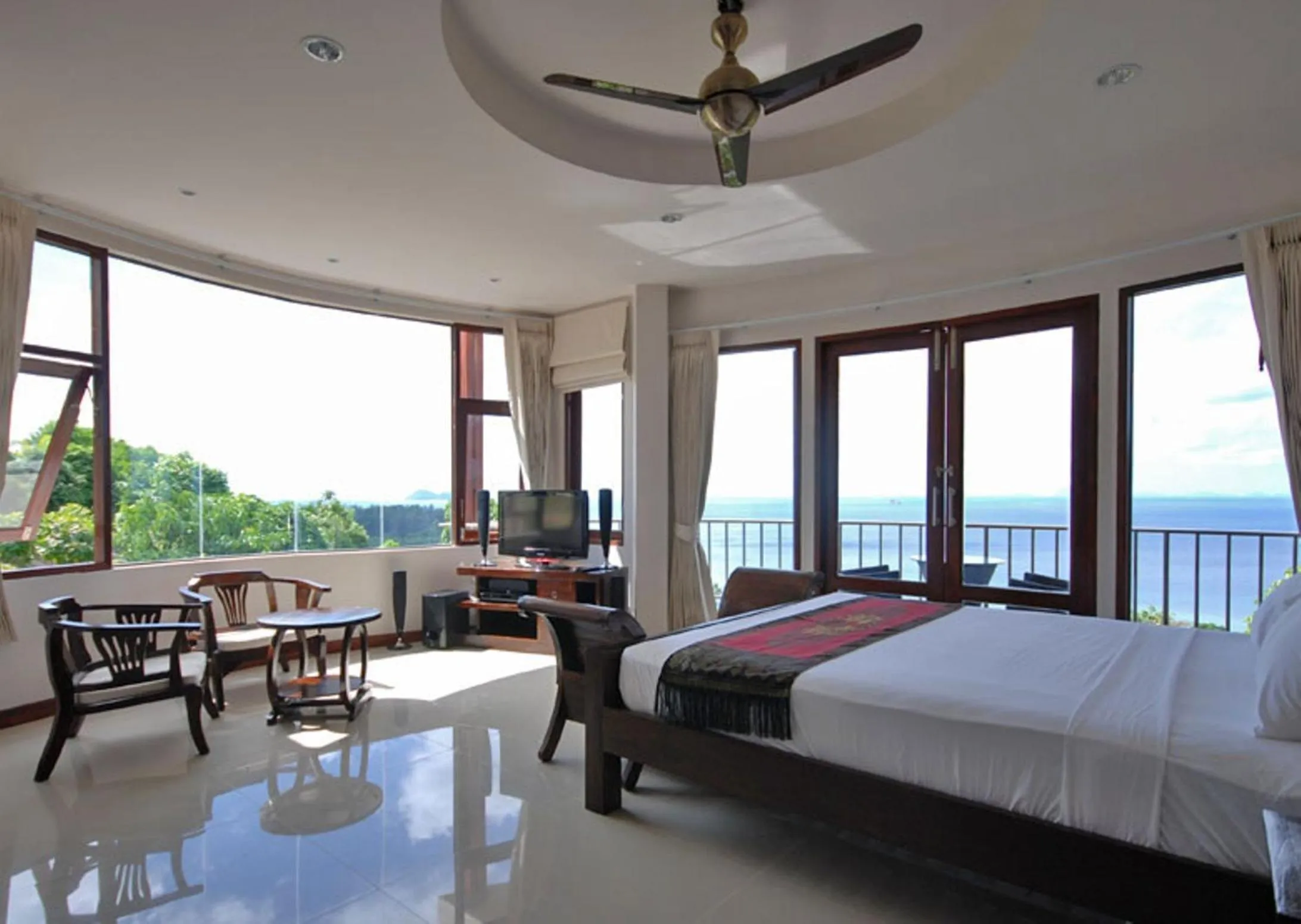 Bed in Sunset Hill Boutique Resort Koh Phangan