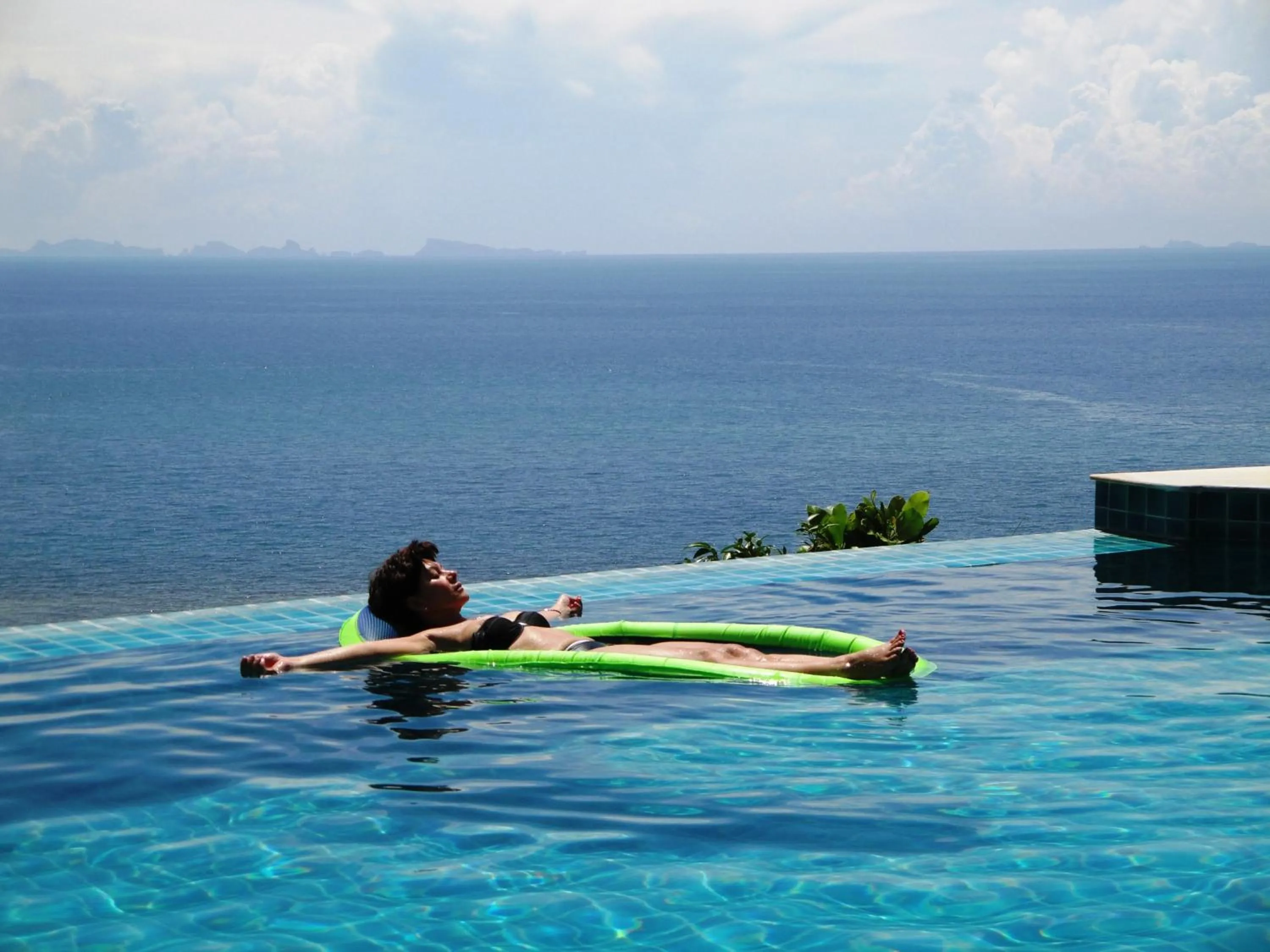 People in Sunset Hill Boutique Resort Koh Phangan