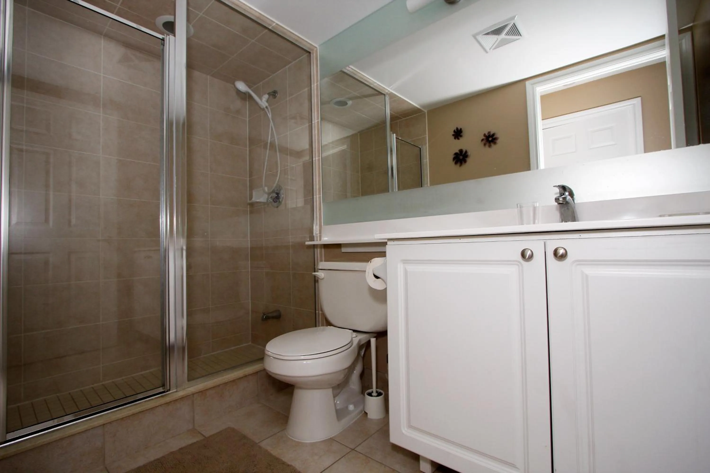 Shower in Platinum Suites Furnished Executive Suites