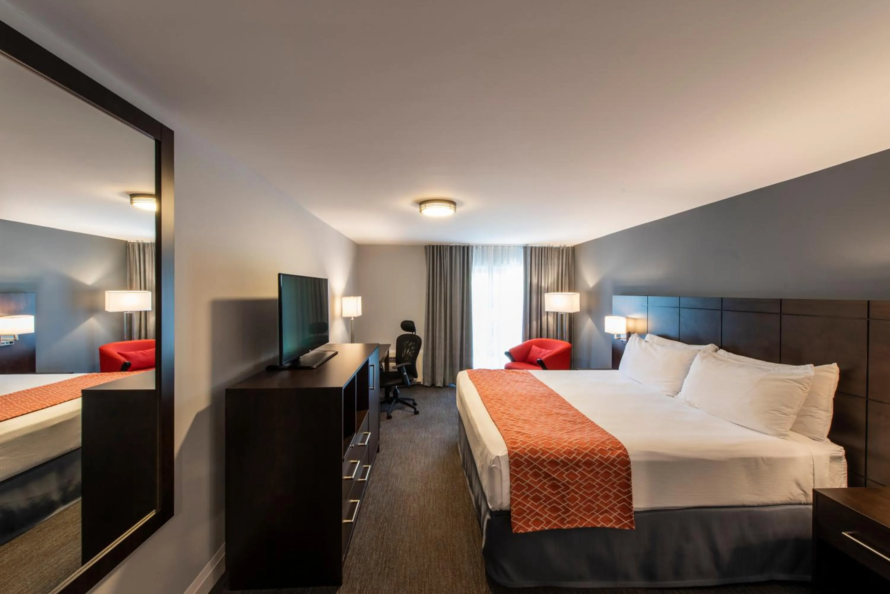 Photo of the whole room, Bed in Georgian Bay Hotel Trademark Collection by Wyndham