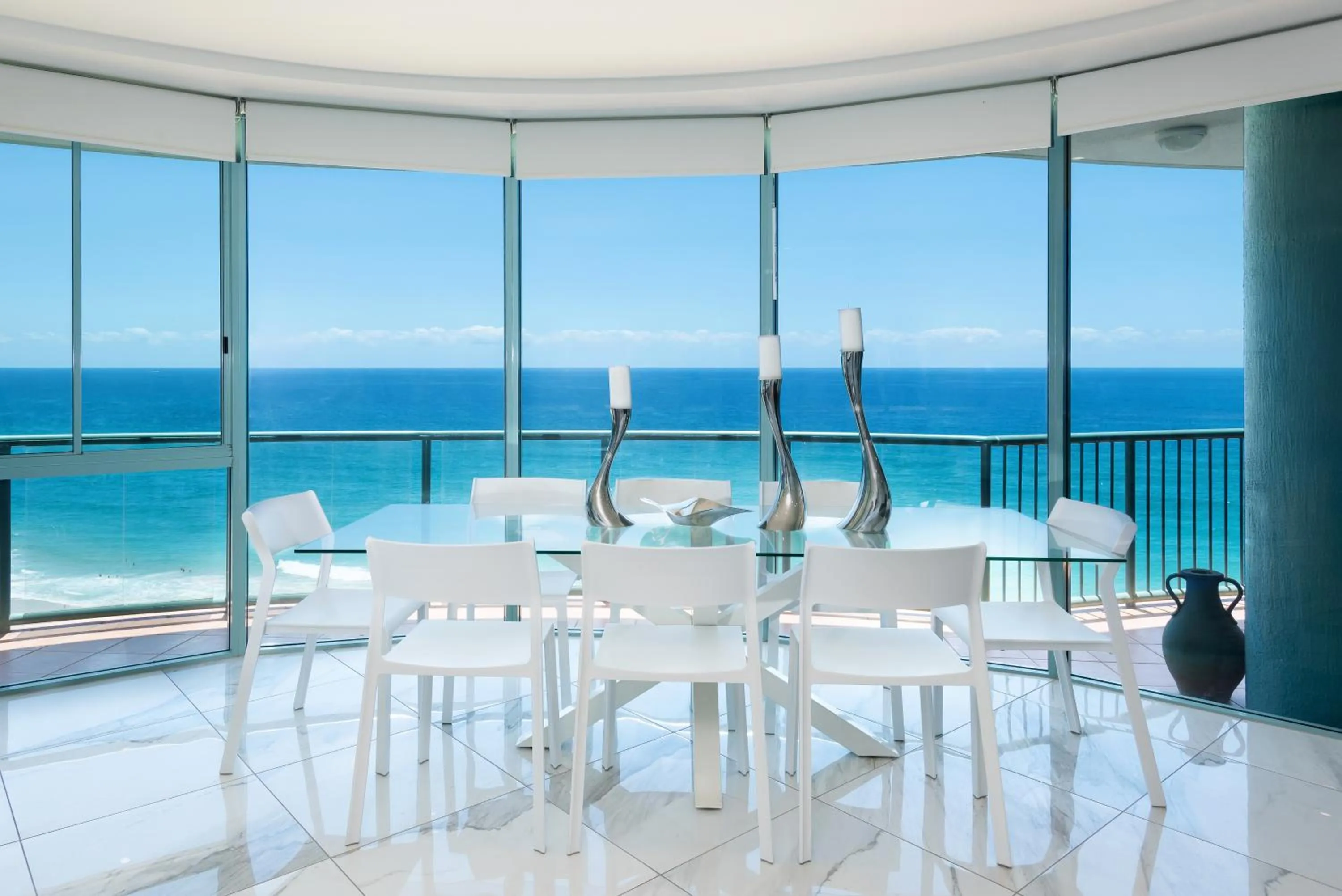 Dining area in The Waterford on Main Beach