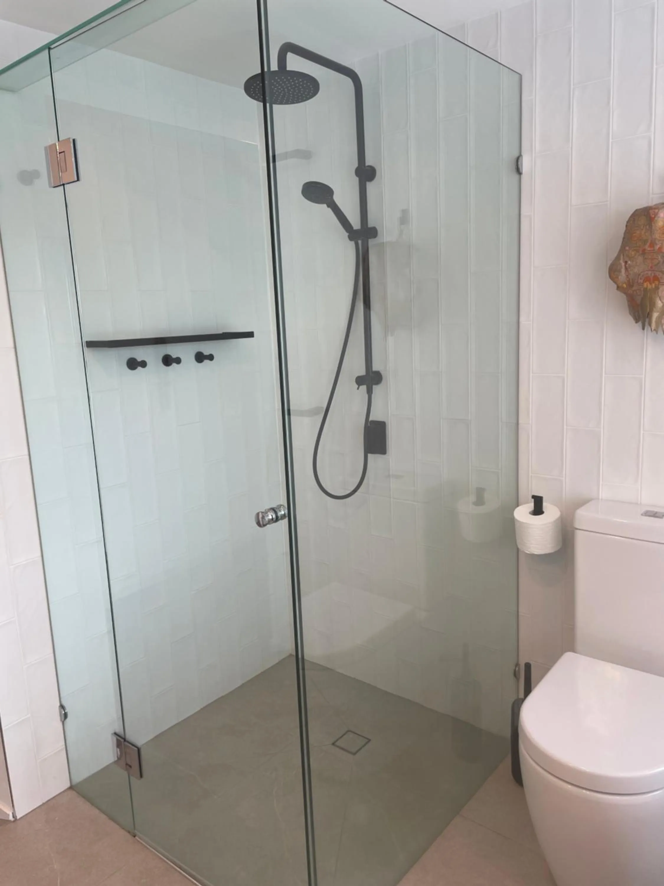 Shower in The Waterford on Main Beach