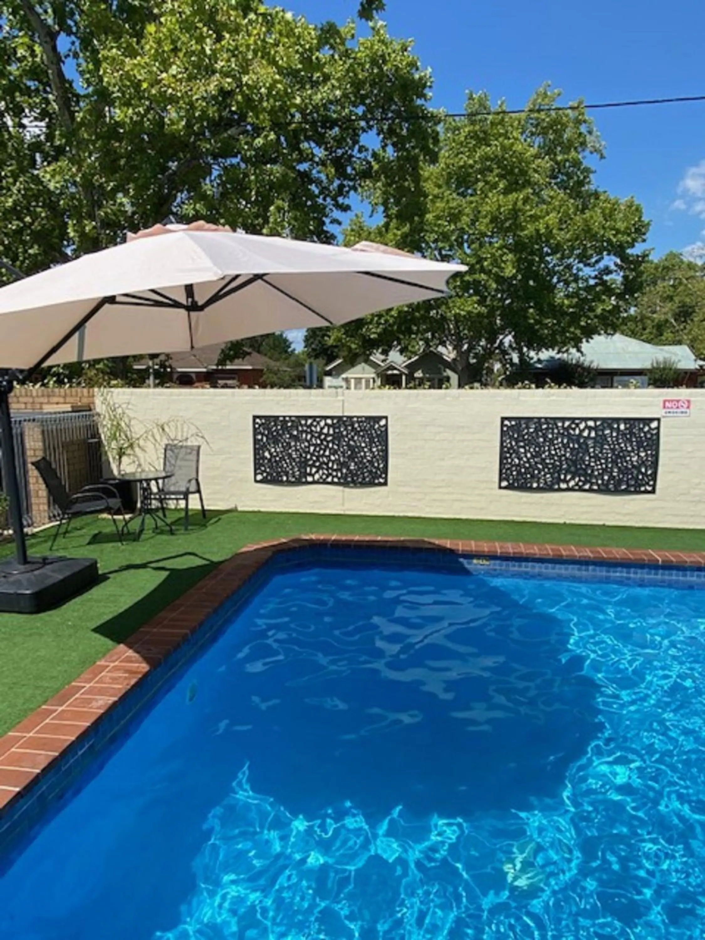 Pool view in Albury City Motel