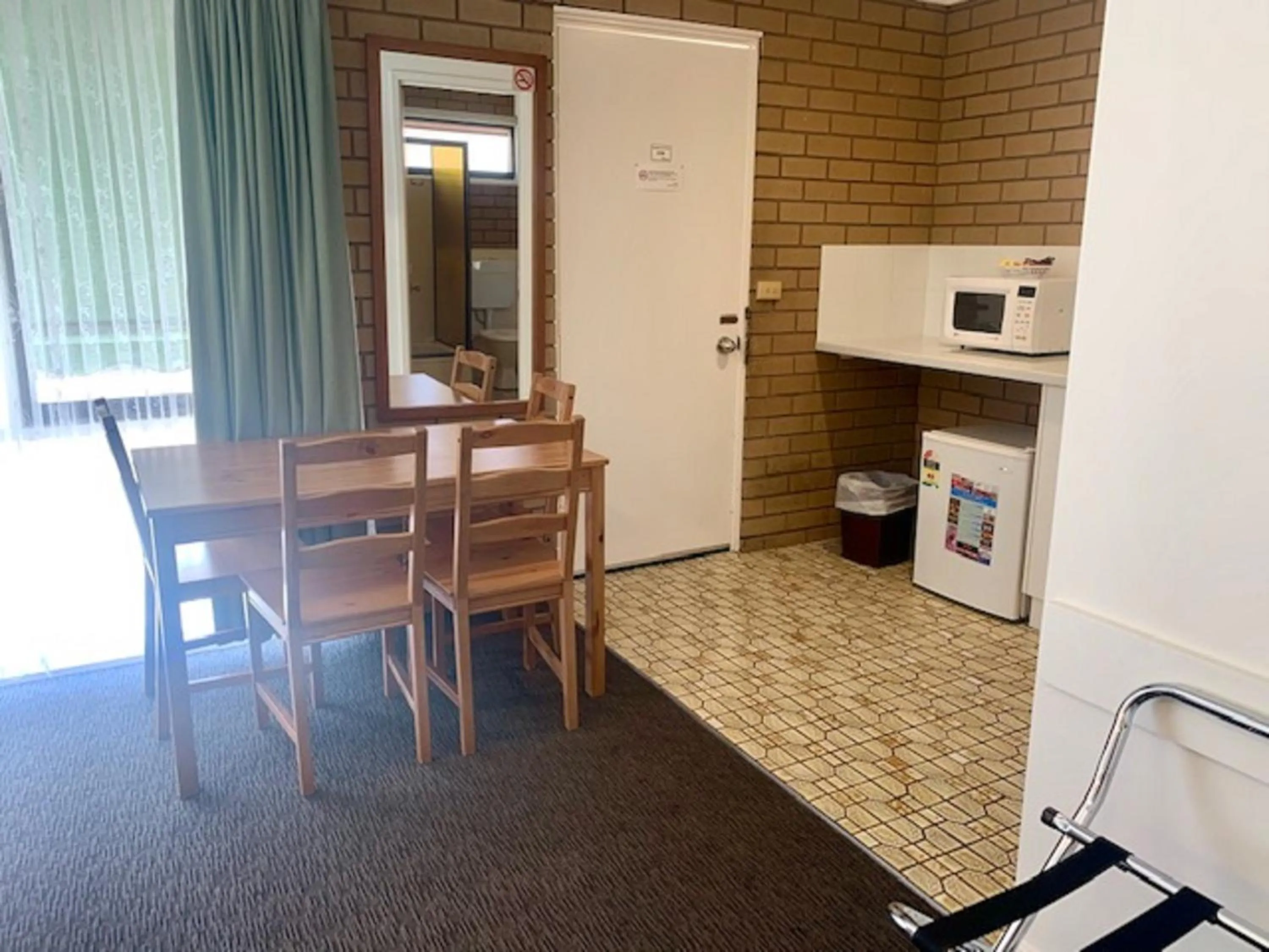 Kitchen or kitchenette in Albury City Motel