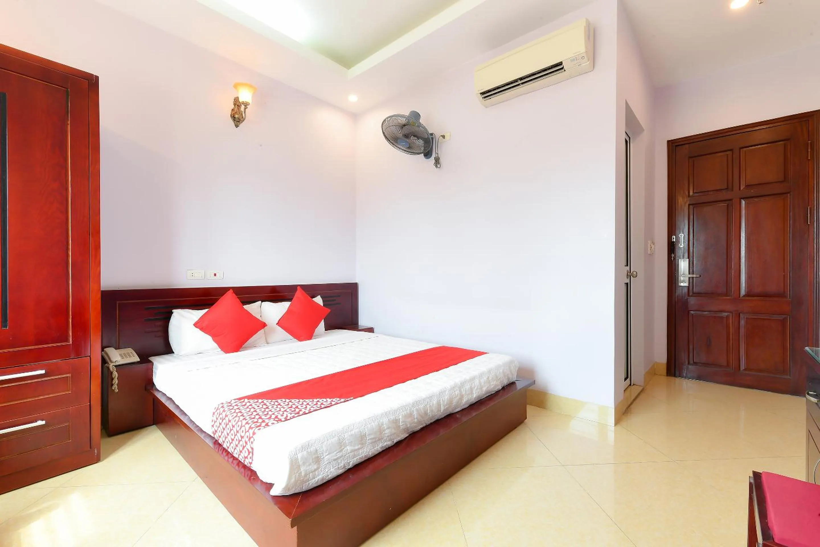 Bedroom in TITANIC HOTEL