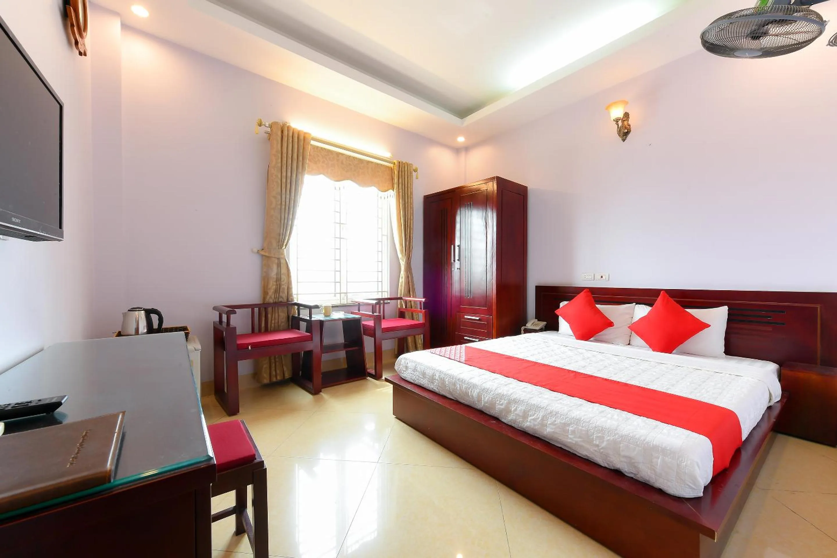 Bedroom in TITANIC HOTEL