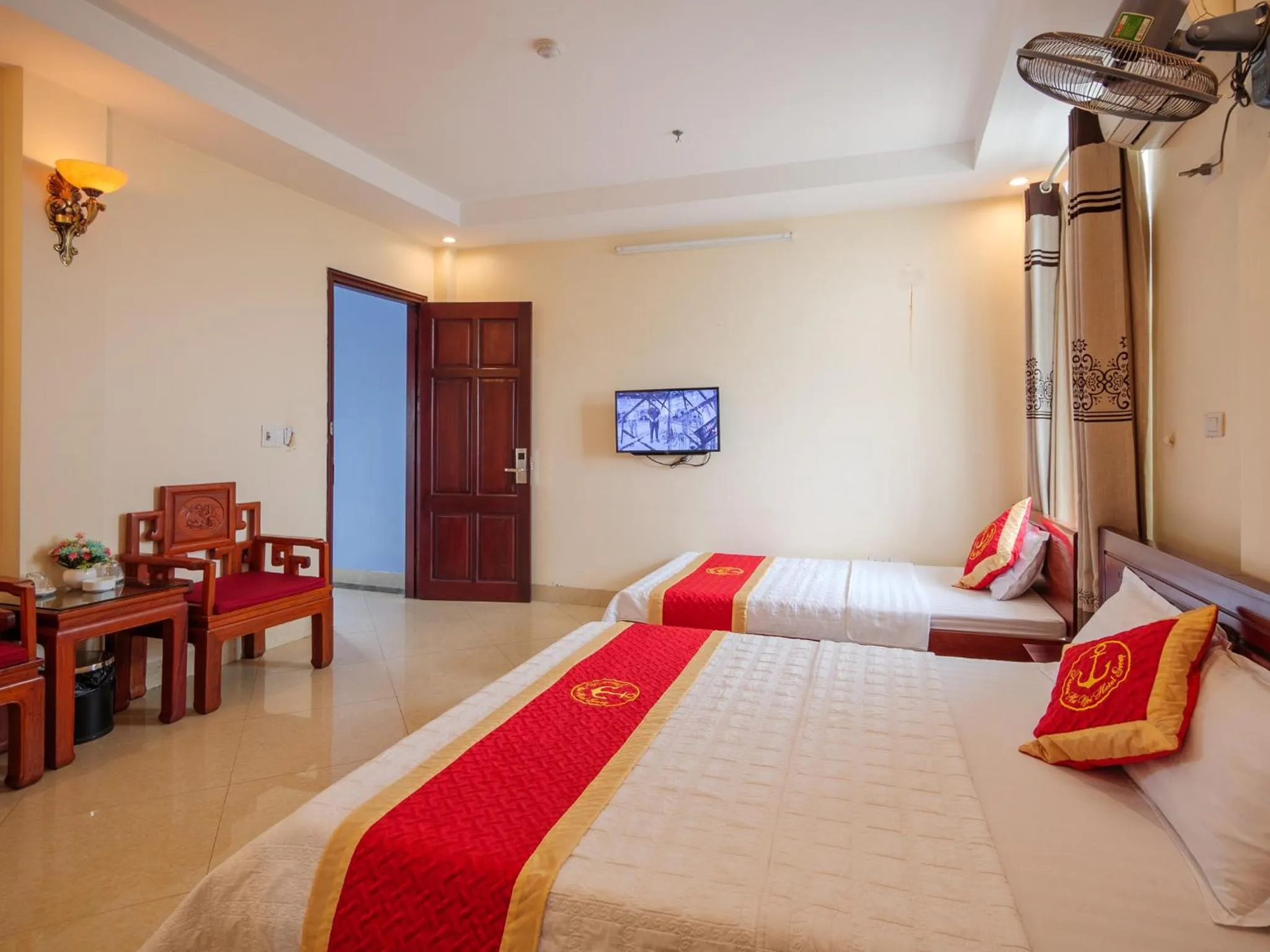 Photo of the whole room in TITANIC HOTEL