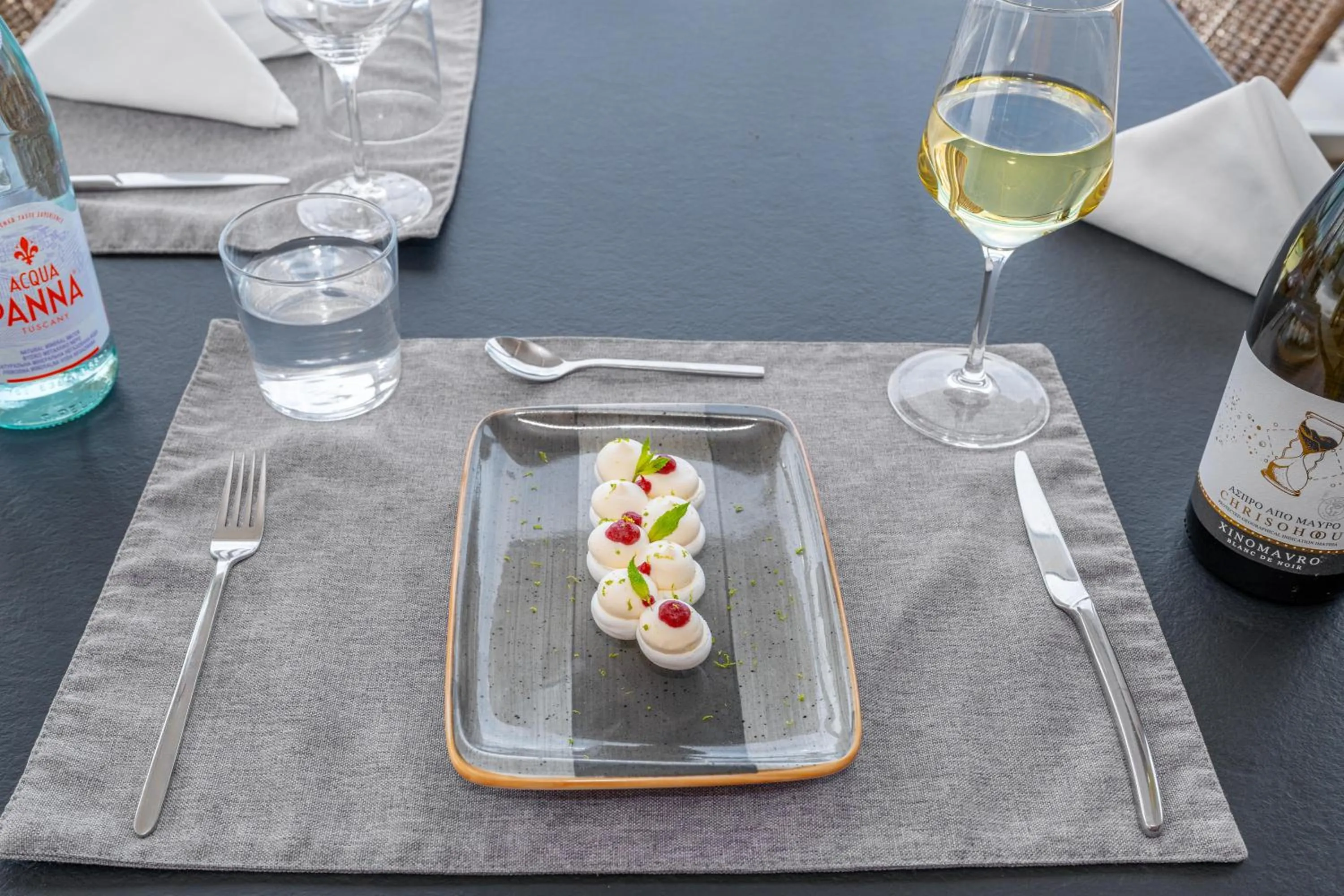 Restaurant/places to eat in Ammon Zeus Luxury Beach Hotel