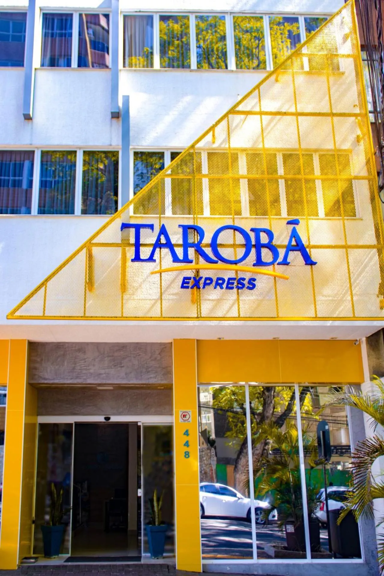 Property building in Tarobá Express