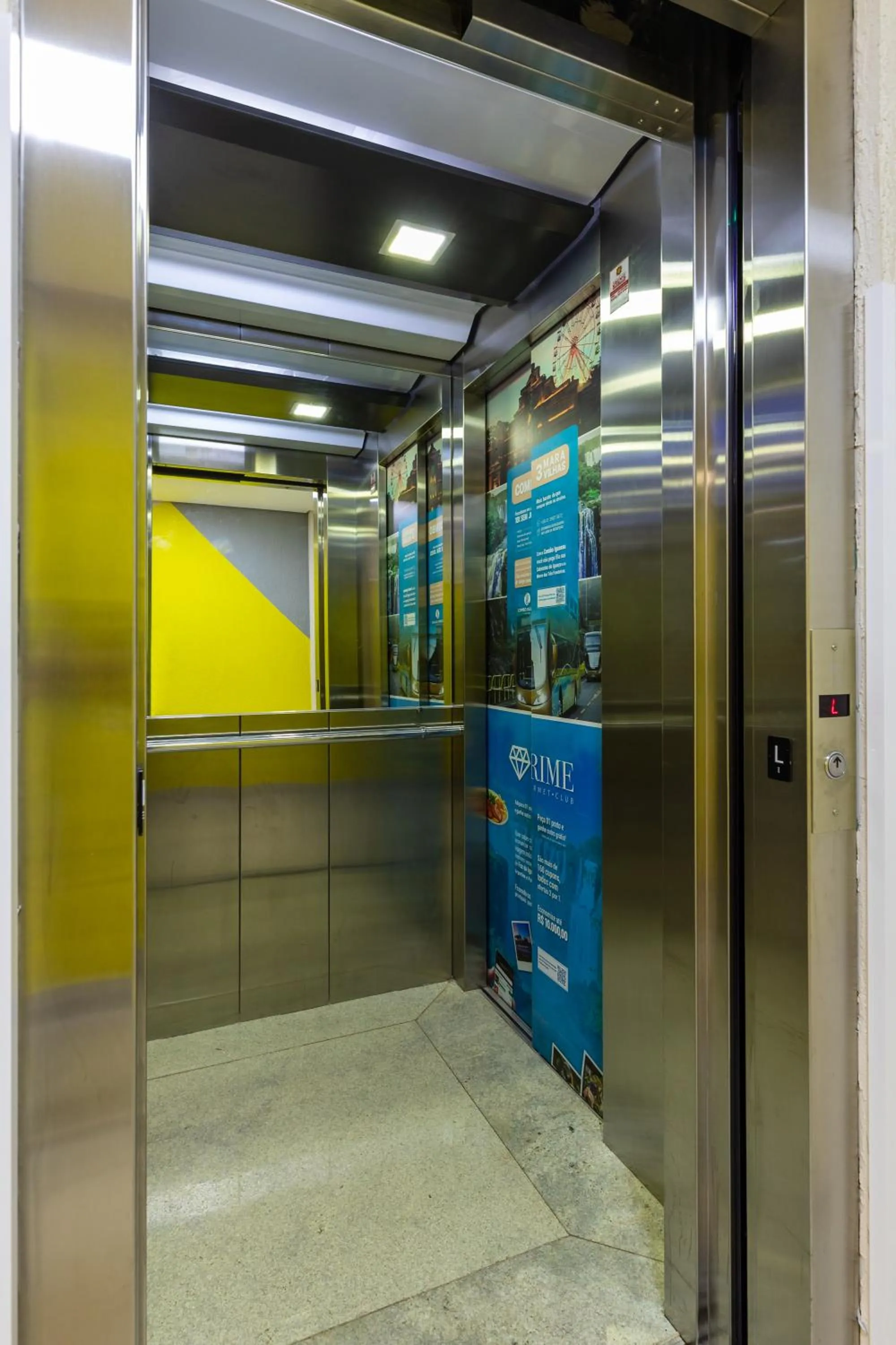 elevator in Tarobá Express