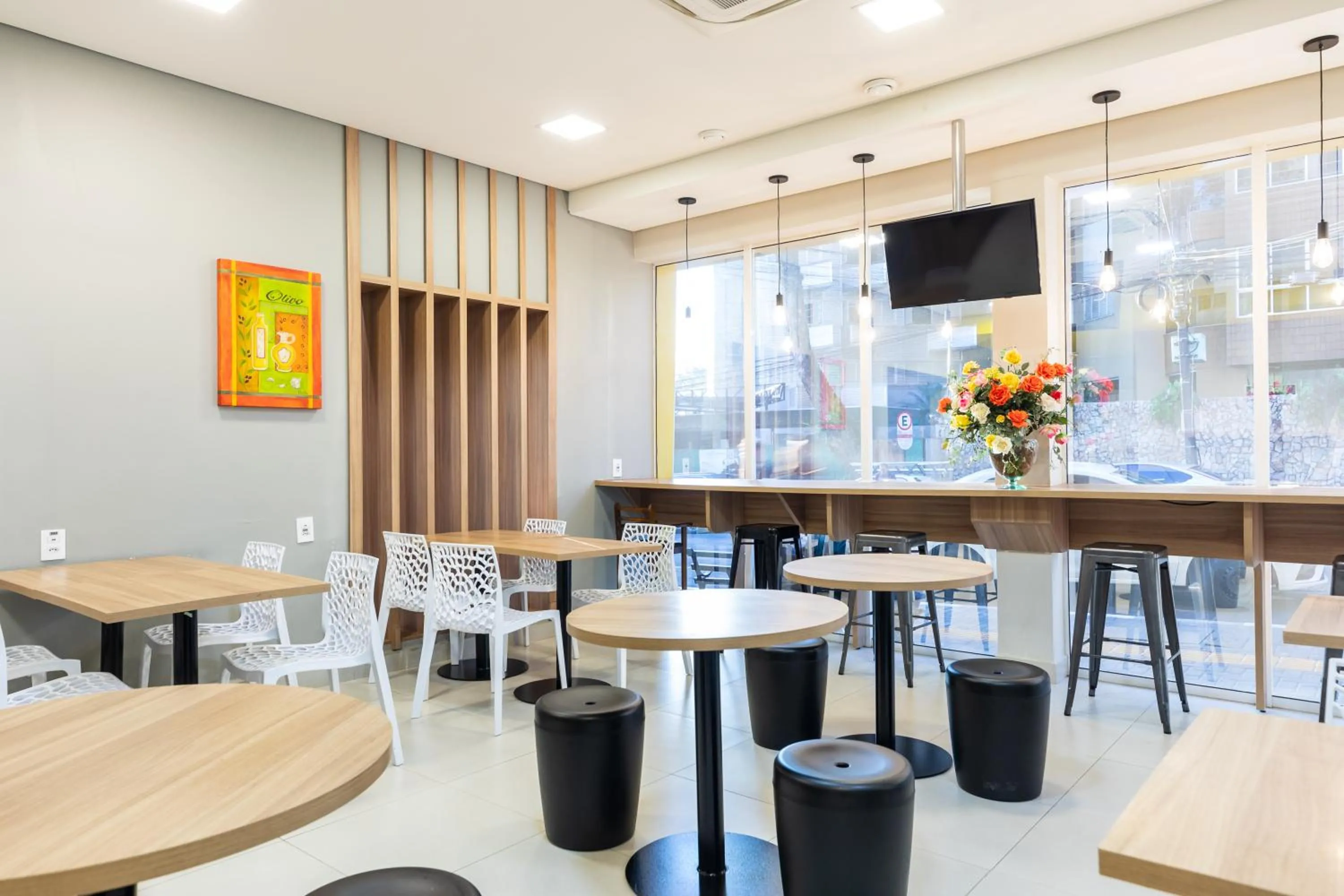 Restaurant/places to eat in Tarobá Express