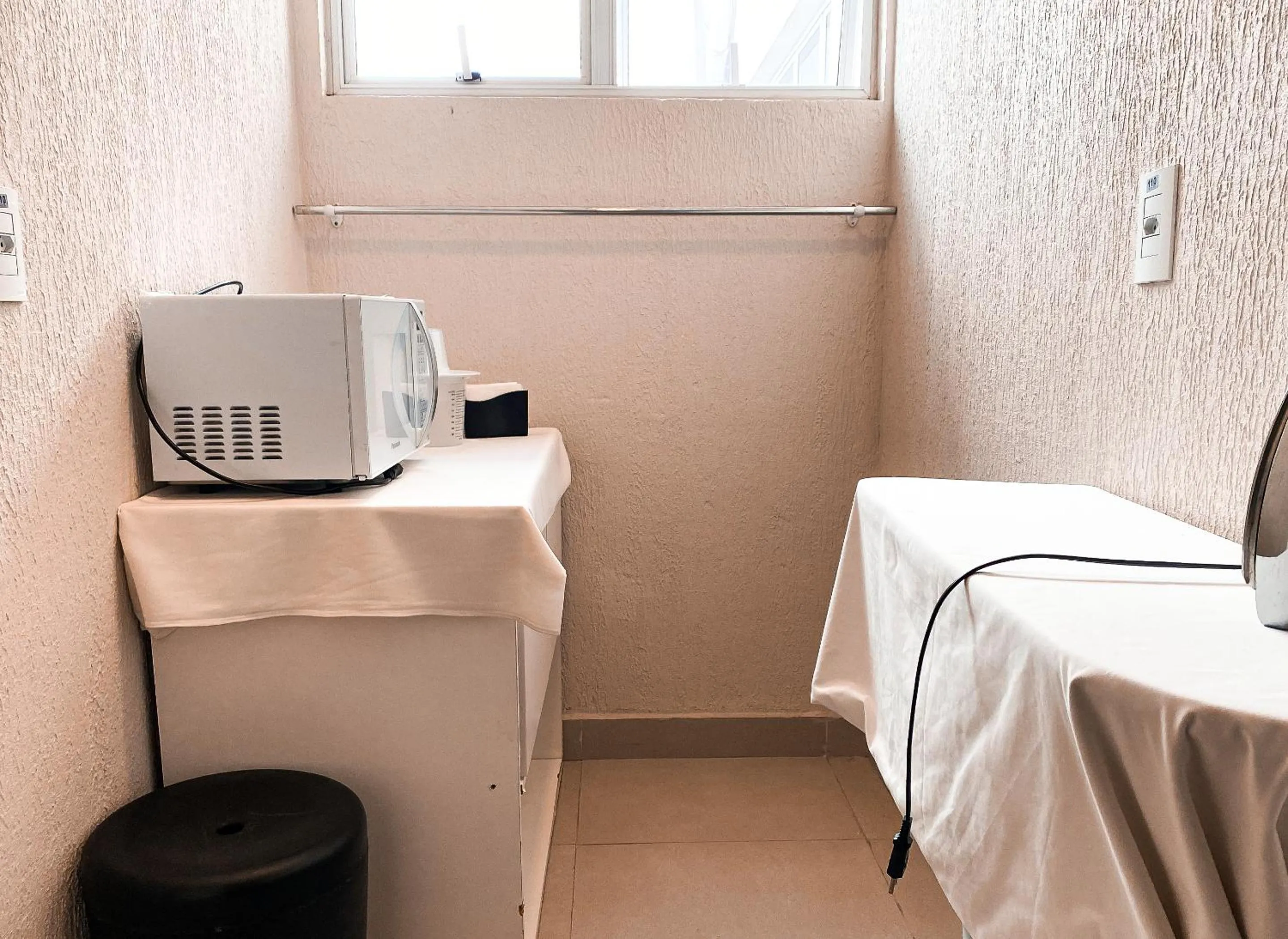 furniture, Bed in Tarobá Express