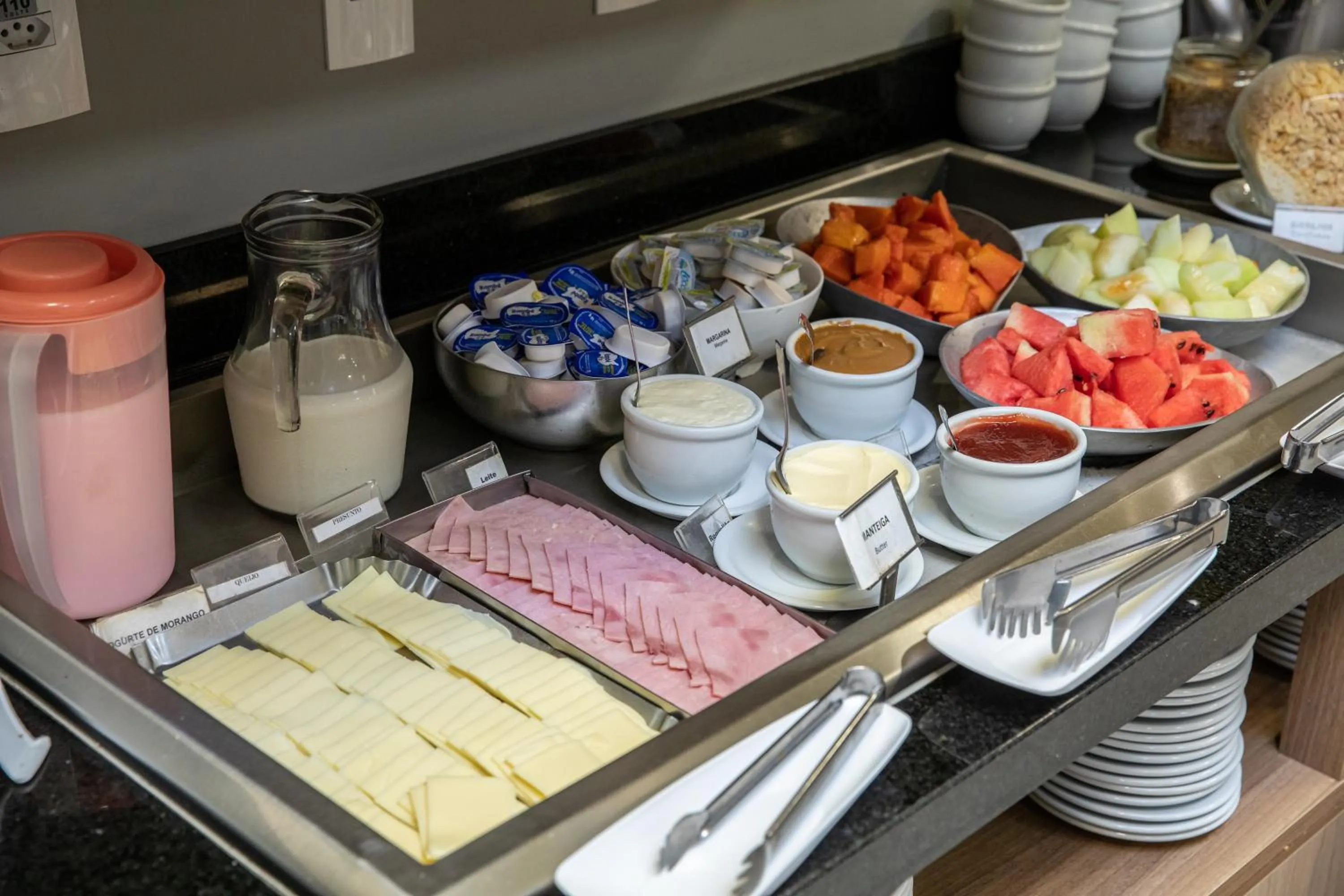 Food and drinks in Tarobá Express