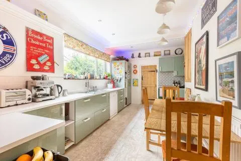 Communal kitchen in Tŷ Selah, Rugby Ave, Neath