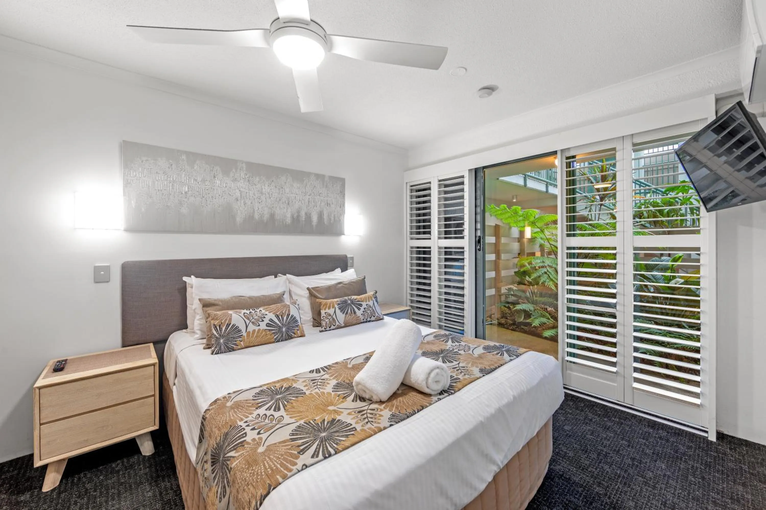 Bedroom, Bed in The Norfolks on Moffat Beach