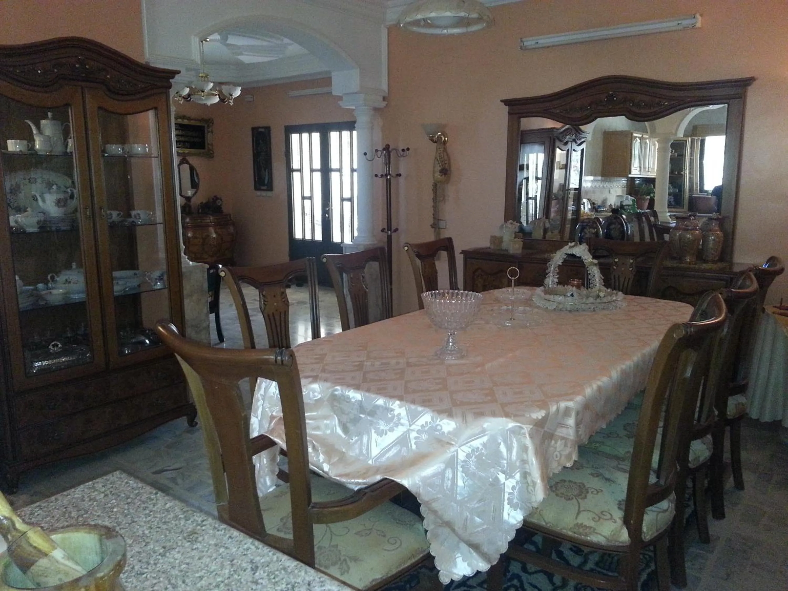 Restaurant/places to eat in Murshed Motel