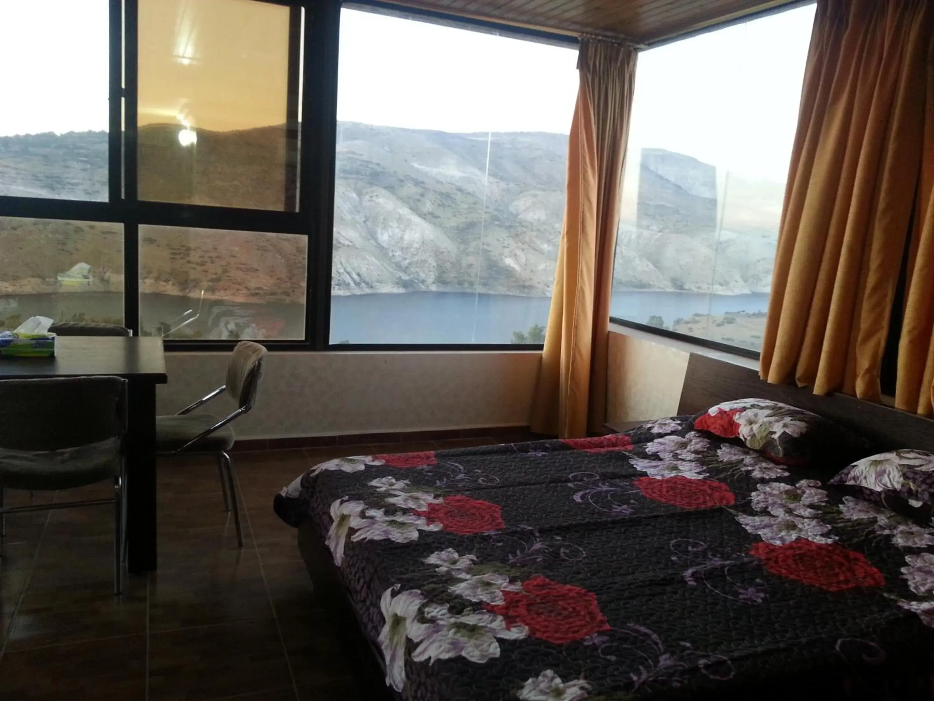 Deluxe Triple Studio with Lake View in Murshed Motel Deluxe Triple Studio with Lake View in Murshed Motel