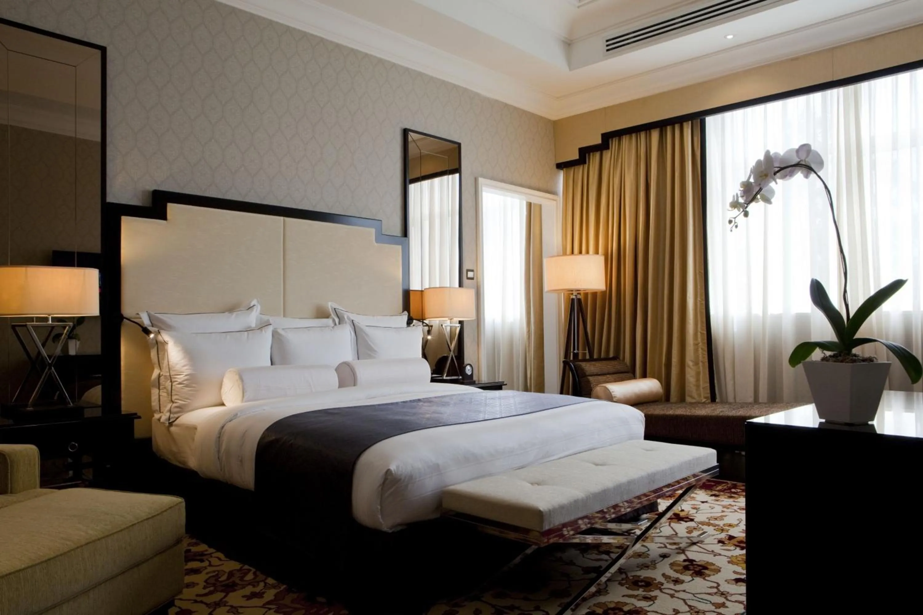 Bedroom, Bed in The Majestic Hotel Kuala Lumpur, Autograph Collection